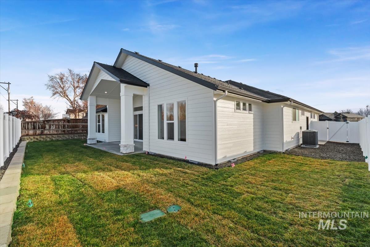 357 W. Flour Mill Ct., Middleton, Idaho 83644, 3 Bedrooms, 2.5 Bathrooms, Residential For Sale, Price $712,900,MLS 98974416