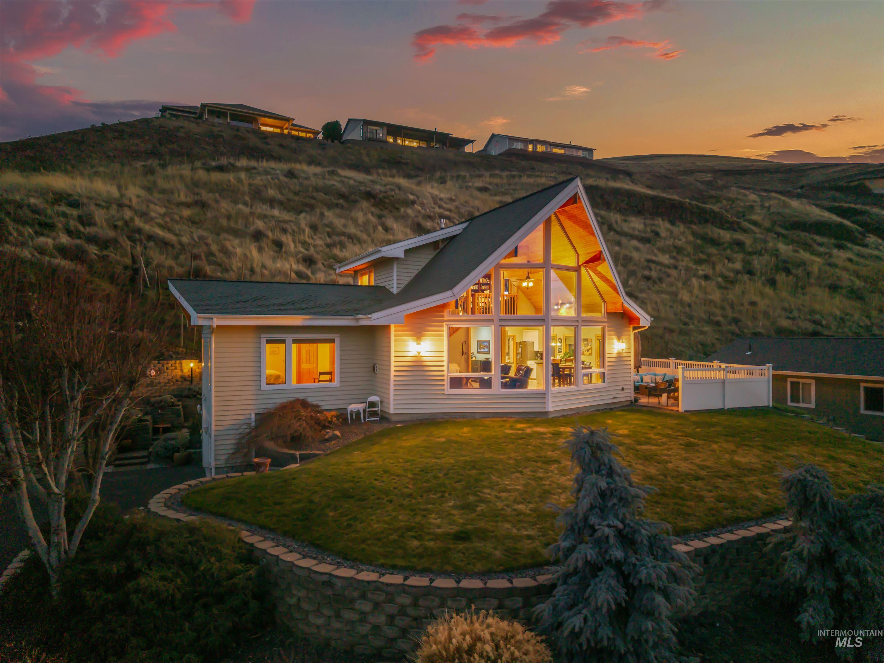 66 Appleford Court, Asotin, Washington 99402, 3 Bedrooms, 3 Bathrooms, Residential For Sale, Price $584,900,MLS 98974419