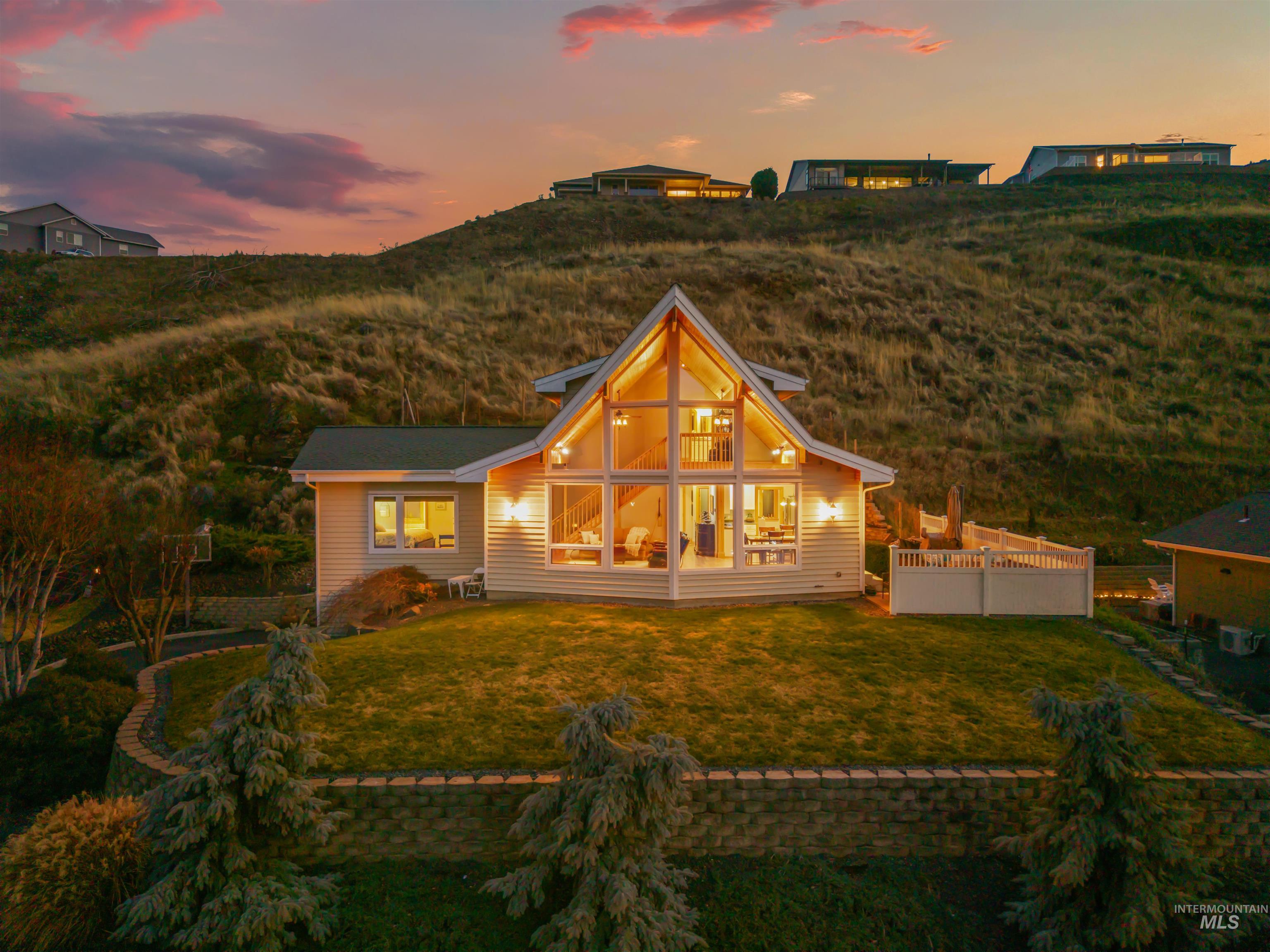 66 Appleford Court, Asotin, Washington 99402, 3 Bedrooms, 3 Bathrooms, Residential For Sale, Price $624,900,MLS 98974419