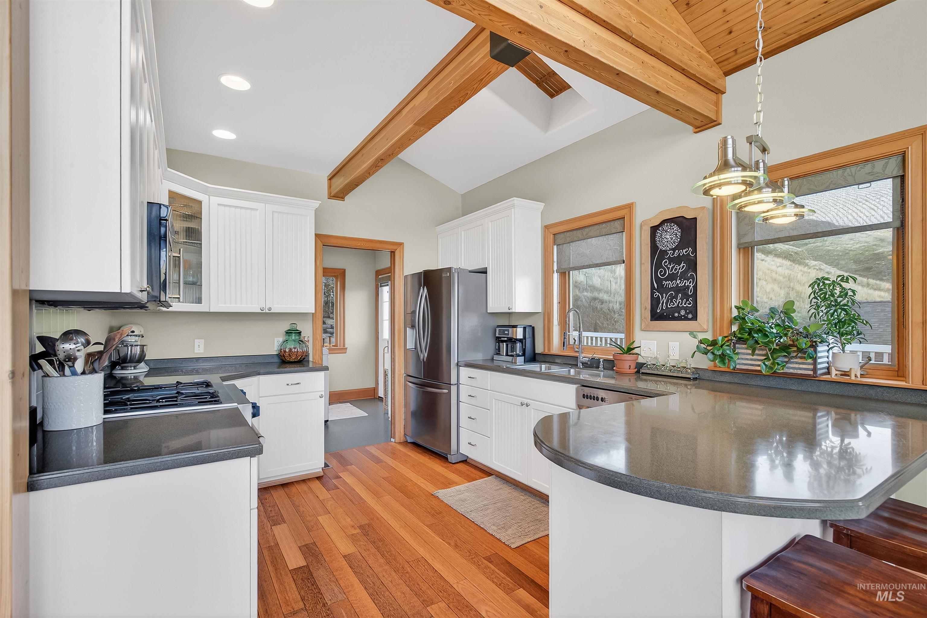 66 Appleford Court, Asotin, Washington 99402, 3 Bedrooms, 3 Bathrooms, Residential For Sale, Price $584,900,MLS 98974419