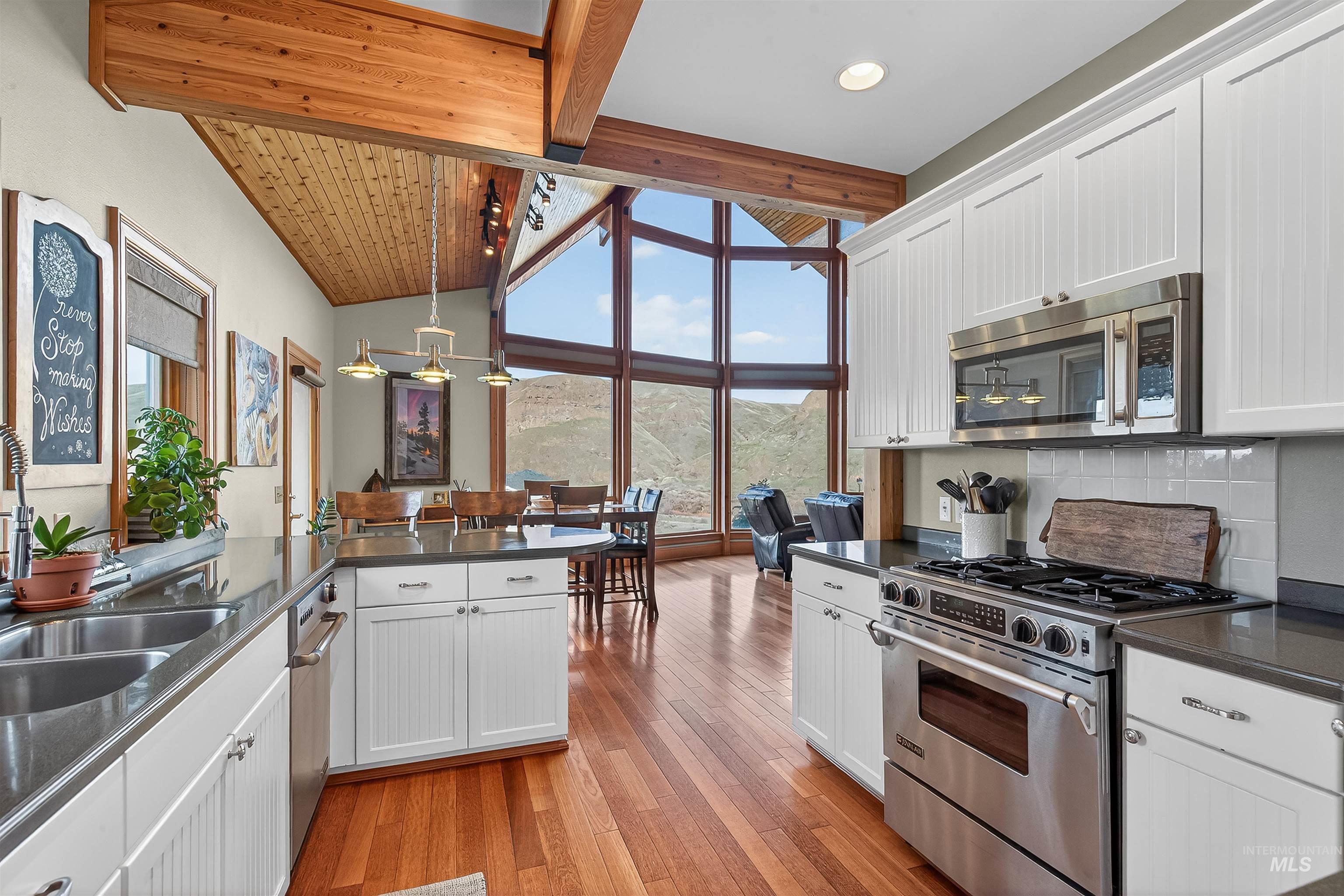 66 Appleford Court, Asotin, Washington 99402, 3 Bedrooms, 3 Bathrooms, Residential For Sale, Price $584,900,MLS 98974419