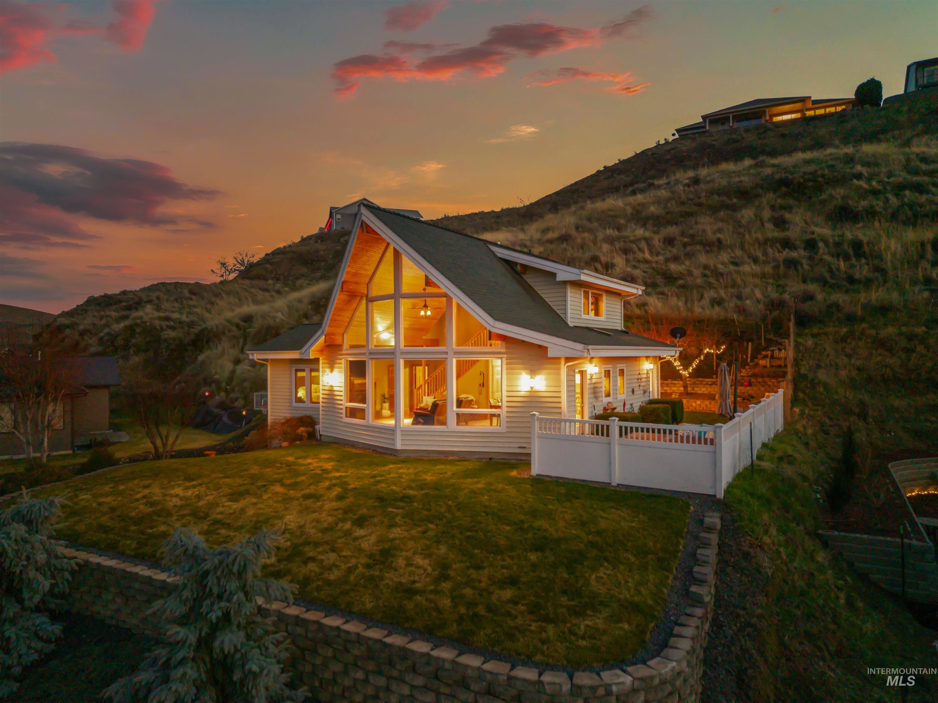 66 Appleford Court, Asotin, Washington 99402, 3 Bedrooms, 3 Bathrooms, Residential For Sale, Price $624,900,MLS 98974419