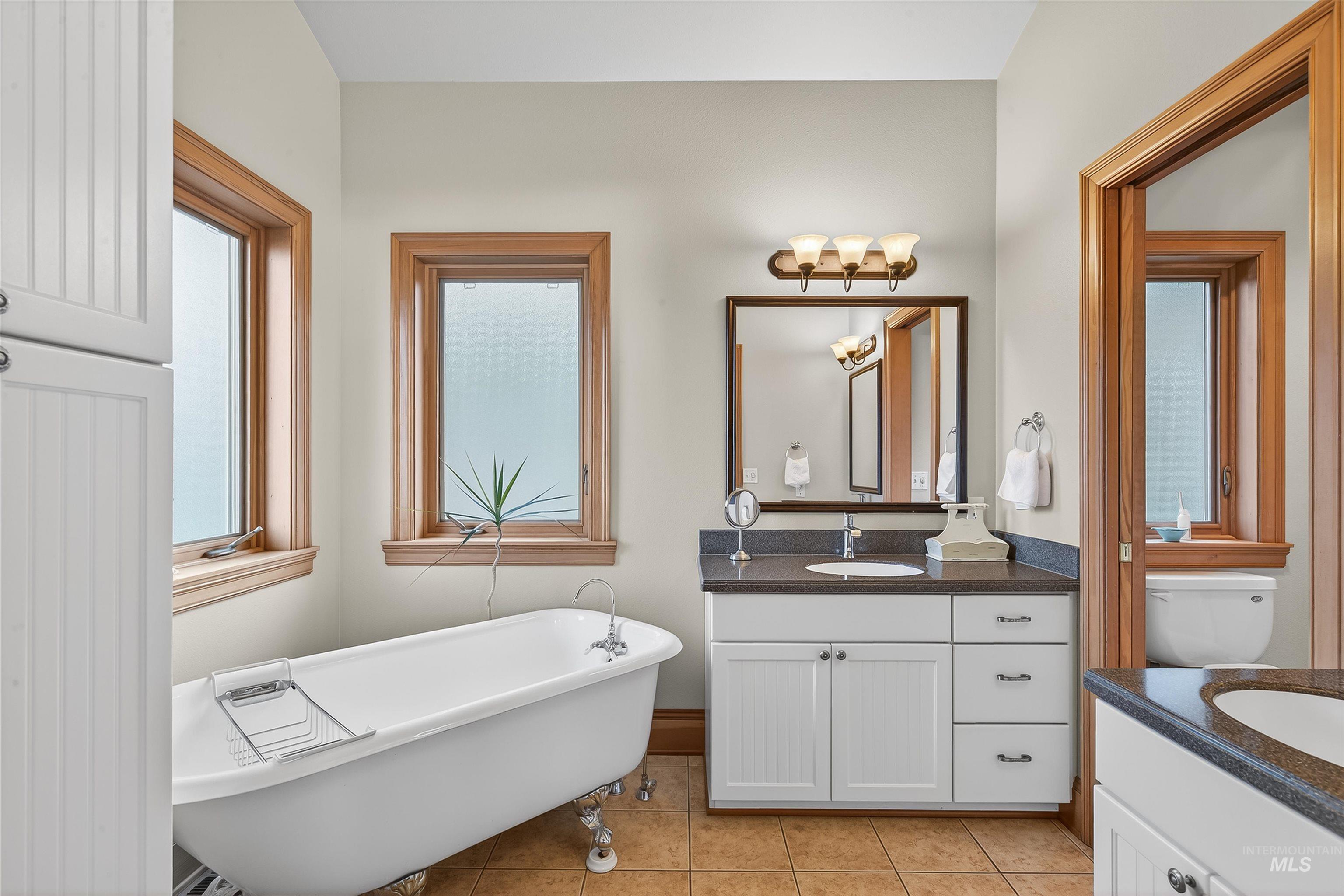 66 Appleford Court, Asotin, Washington 99402, 3 Bedrooms, 3 Bathrooms, Residential For Sale, Price $624,900,MLS 98974419