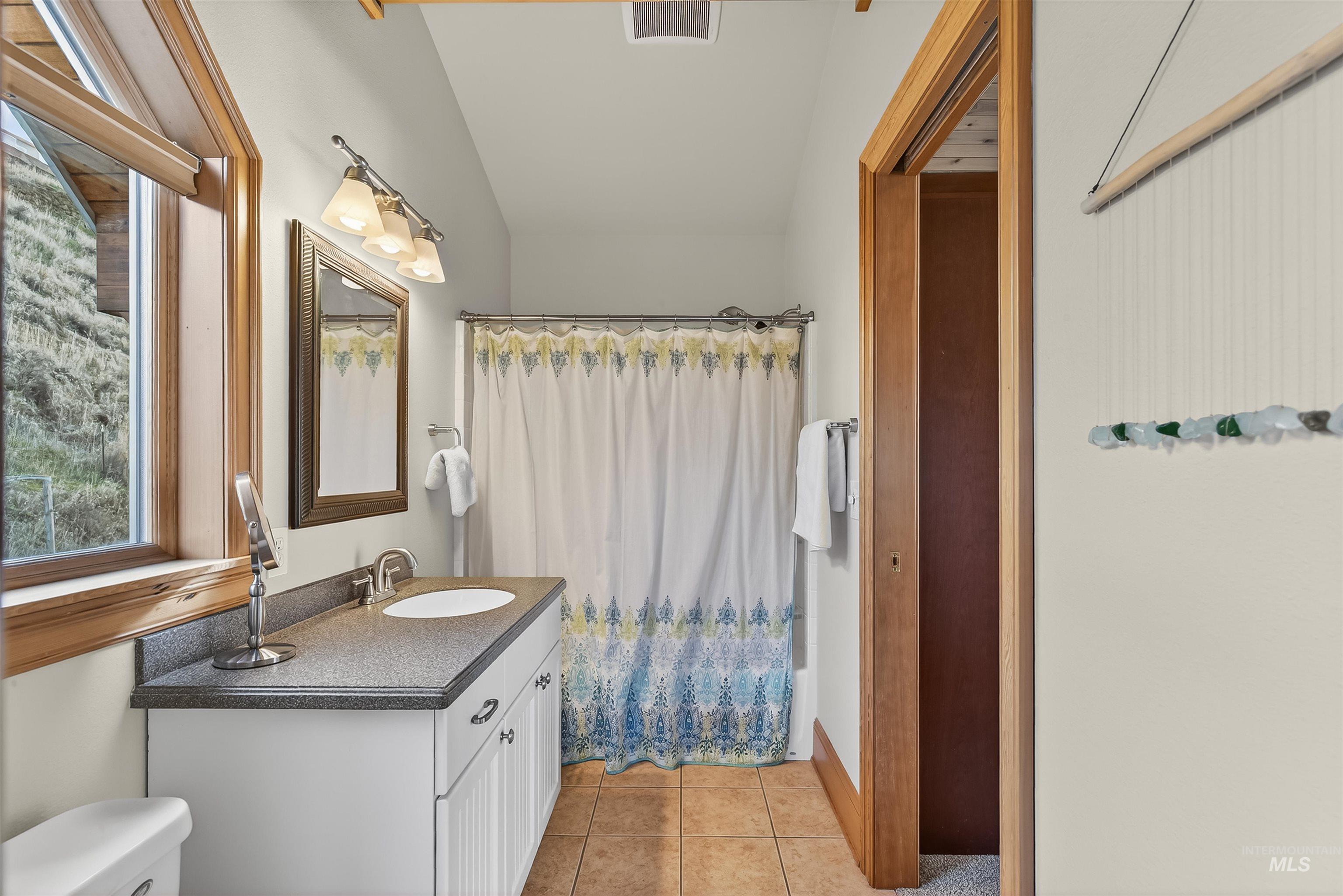 66 Appleford Court, Asotin, Washington 99402, 3 Bedrooms, 3 Bathrooms, Residential For Sale, Price $624,900,MLS 98974419