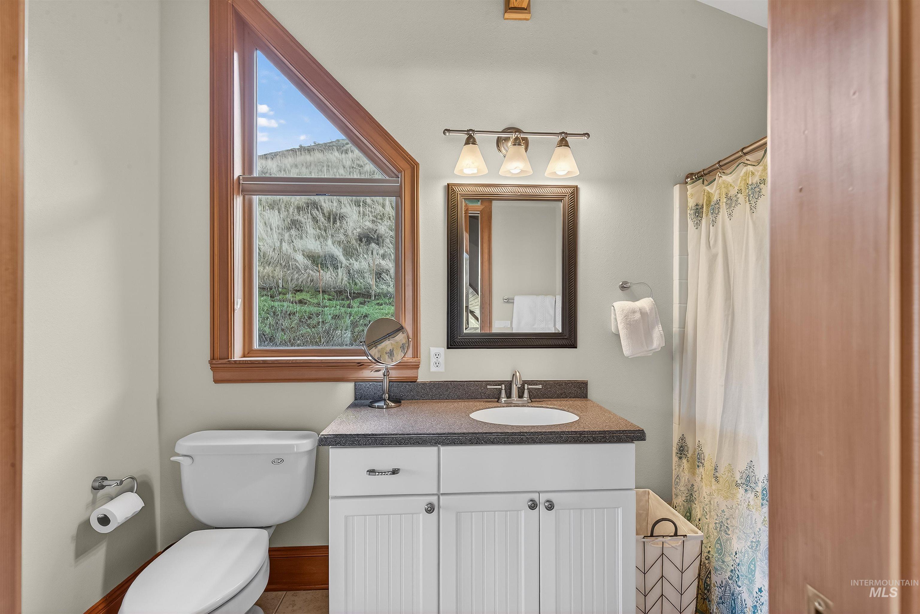 66 Appleford Court, Asotin, Washington 99402, 3 Bedrooms, 3 Bathrooms, Residential For Sale, Price $584,900,MLS 98974419