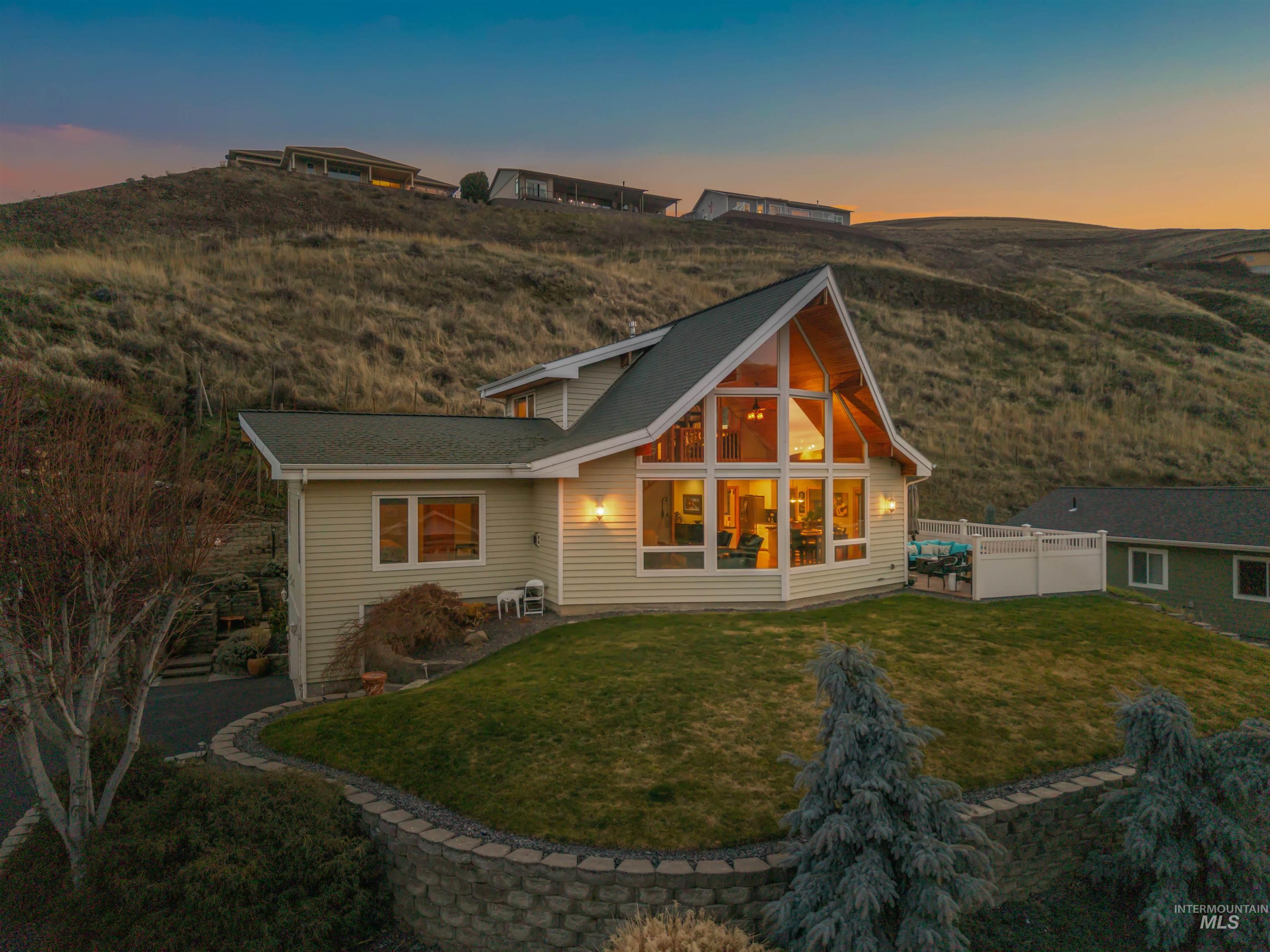 66 Appleford Court, Asotin, Washington 99402, 3 Bedrooms, 3 Bathrooms, Residential For Sale, Price $584,900,MLS 98974419
