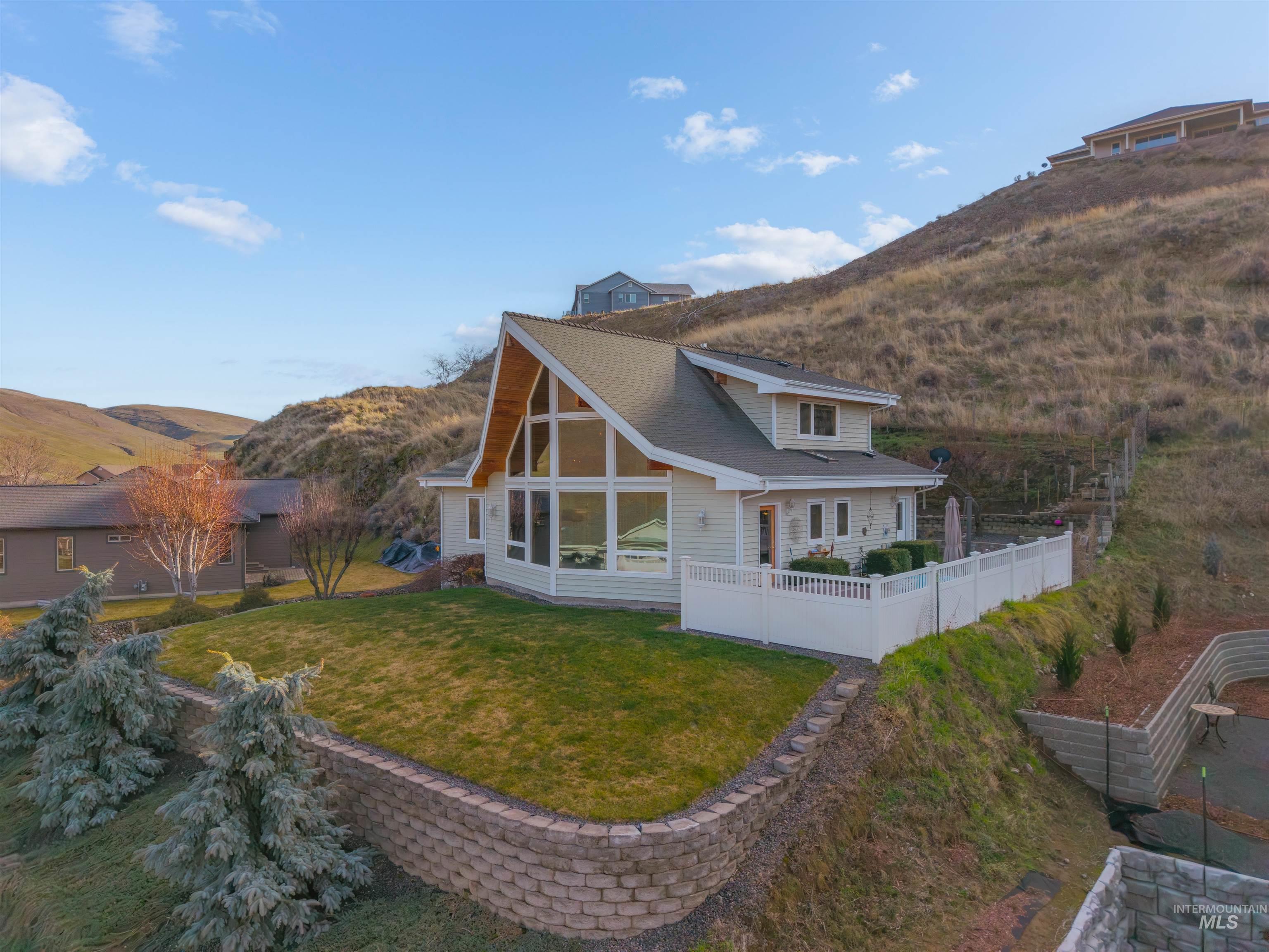 66 Appleford Court, Asotin, Washington 99402, 3 Bedrooms, 3 Bathrooms, Residential For Sale, Price $624,900,MLS 98974419