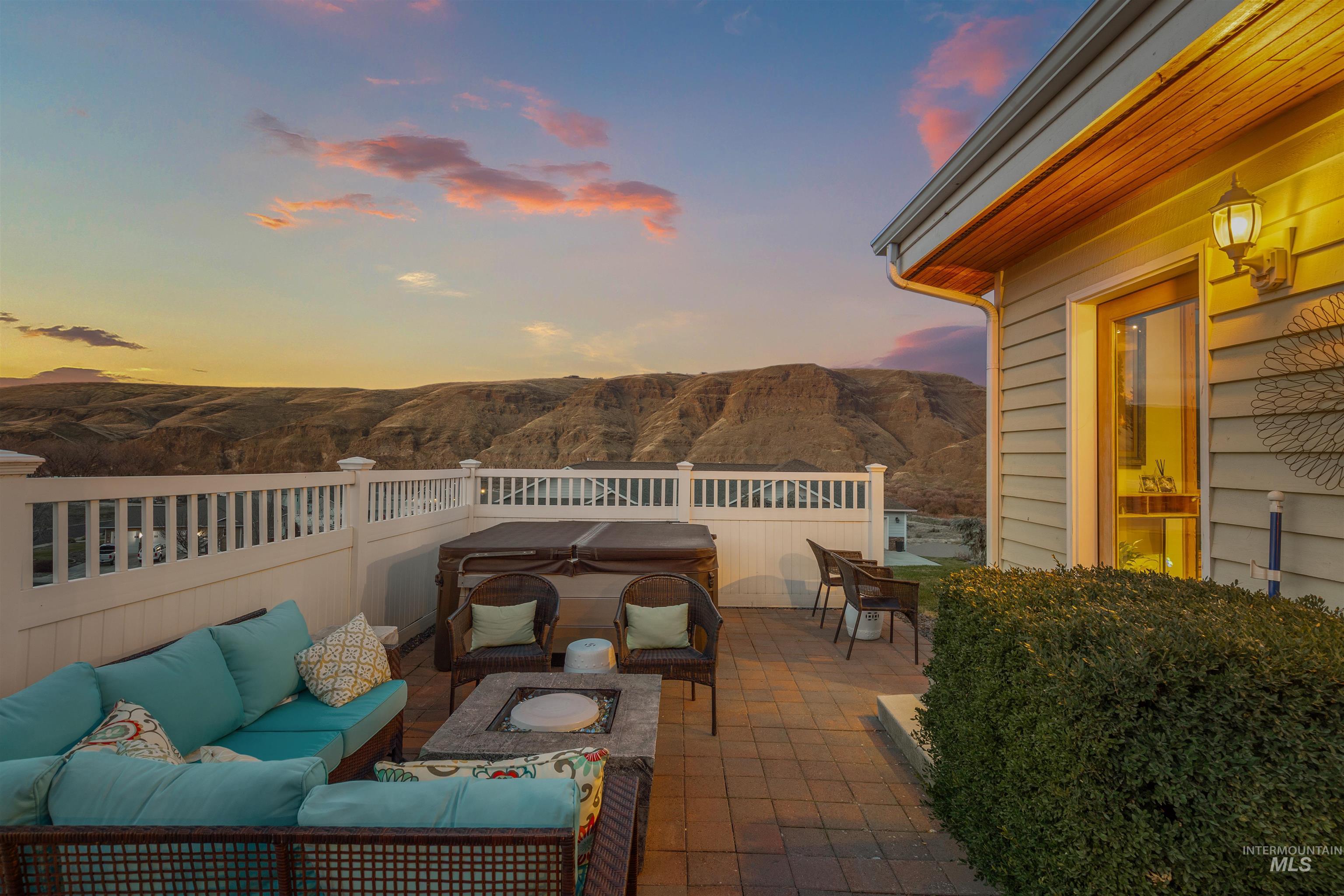 66 Appleford Court, Asotin, Washington 99402, 3 Bedrooms, 3 Bathrooms, Residential For Sale, Price $624,900,MLS 98974419