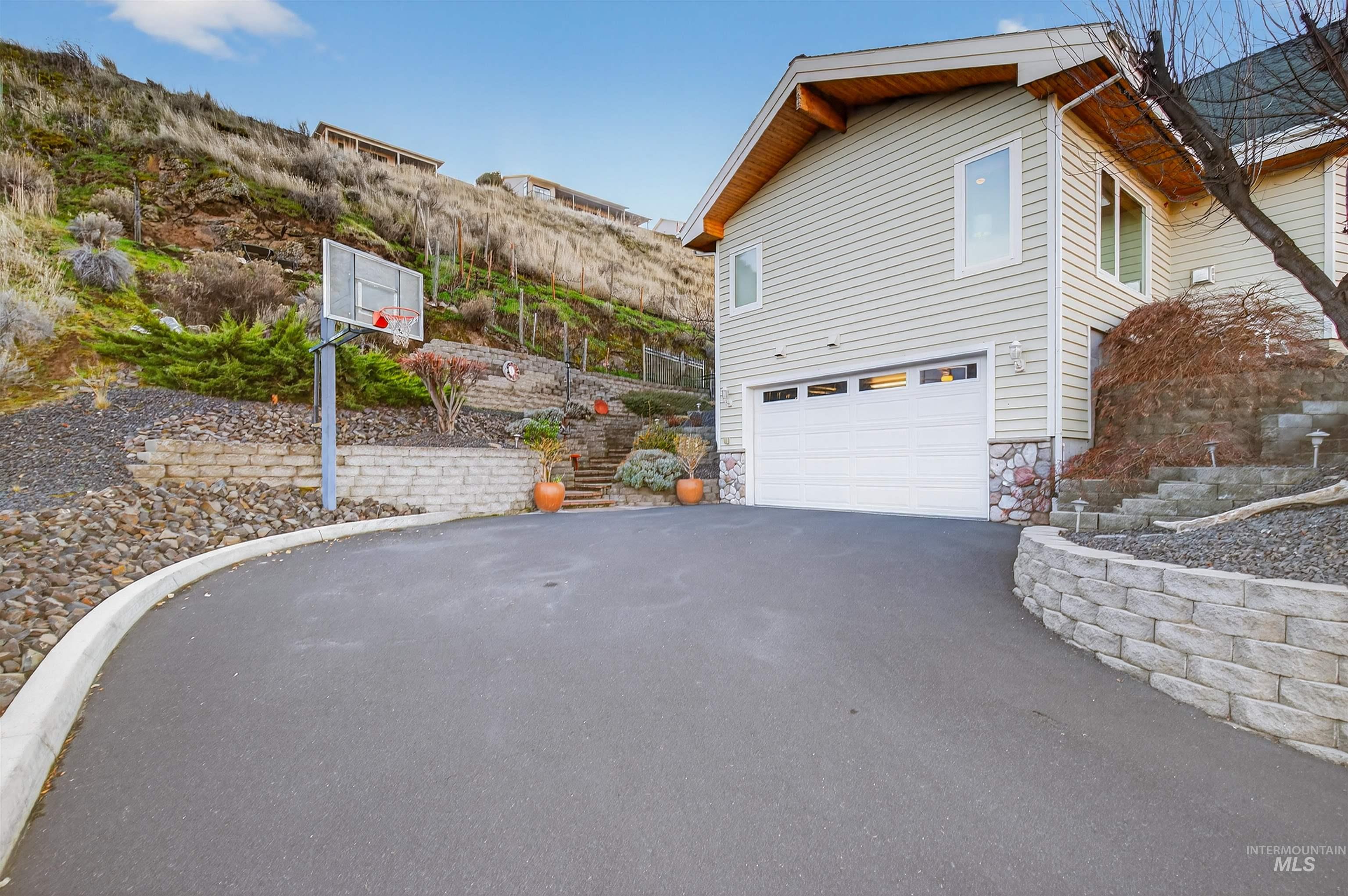 66 Appleford Court, Asotin, Washington 99402, 3 Bedrooms, 3 Bathrooms, Residential For Sale, Price $624,900,MLS 98974419