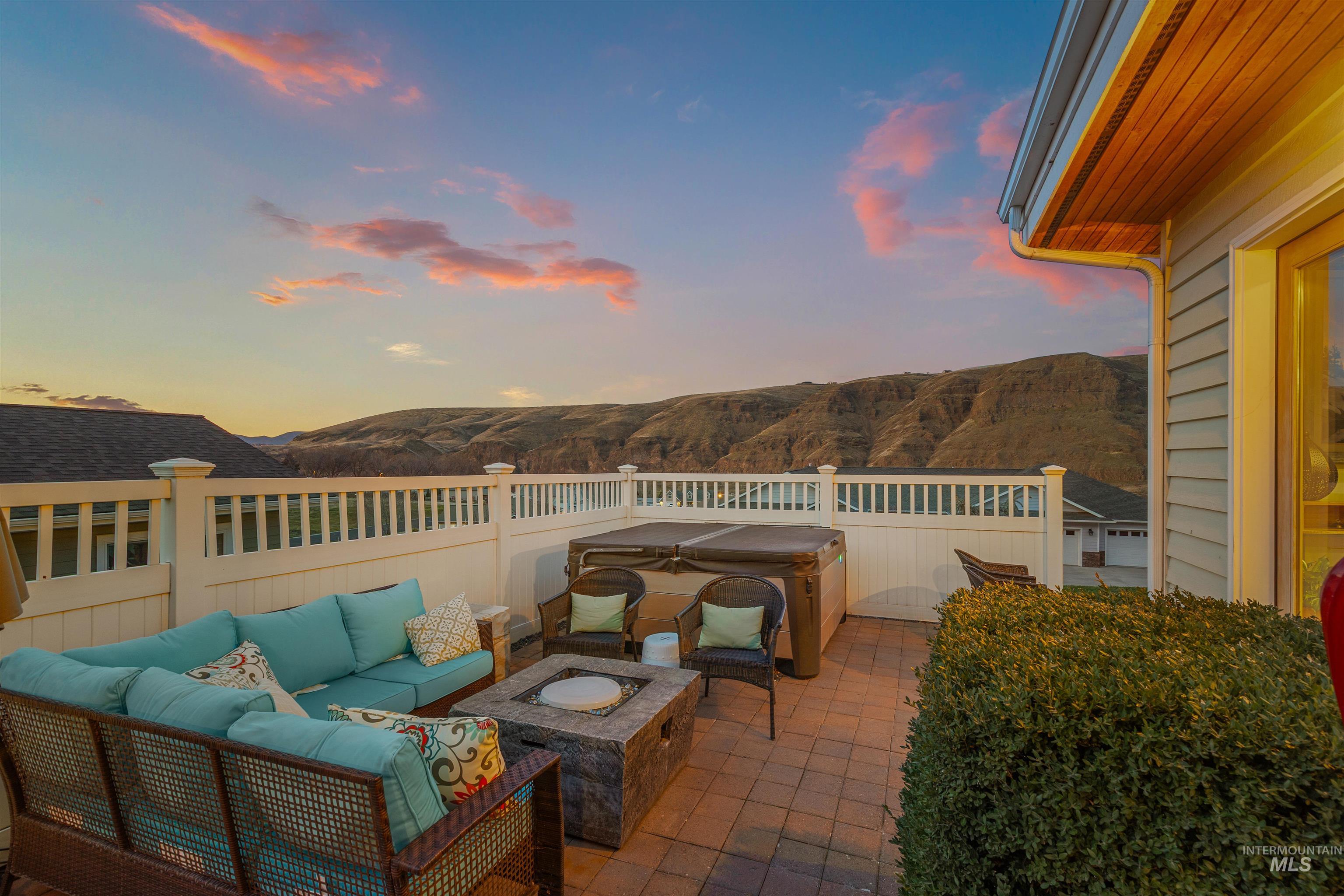 66 Appleford Court, Asotin, Washington 99402, 3 Bedrooms, 3 Bathrooms, Residential For Sale, Price $624,900,MLS 98974419