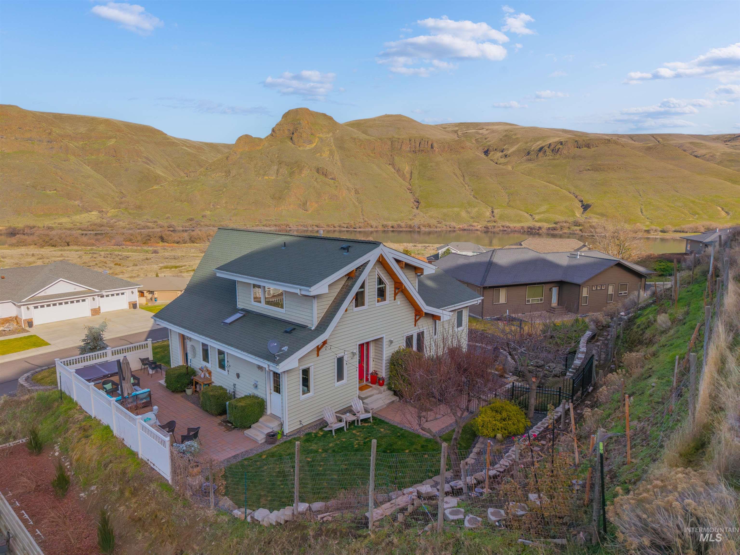 66 Appleford Court, Asotin, Washington 99402, 3 Bedrooms, 3 Bathrooms, Residential For Sale, Price $624,900,MLS 98974419