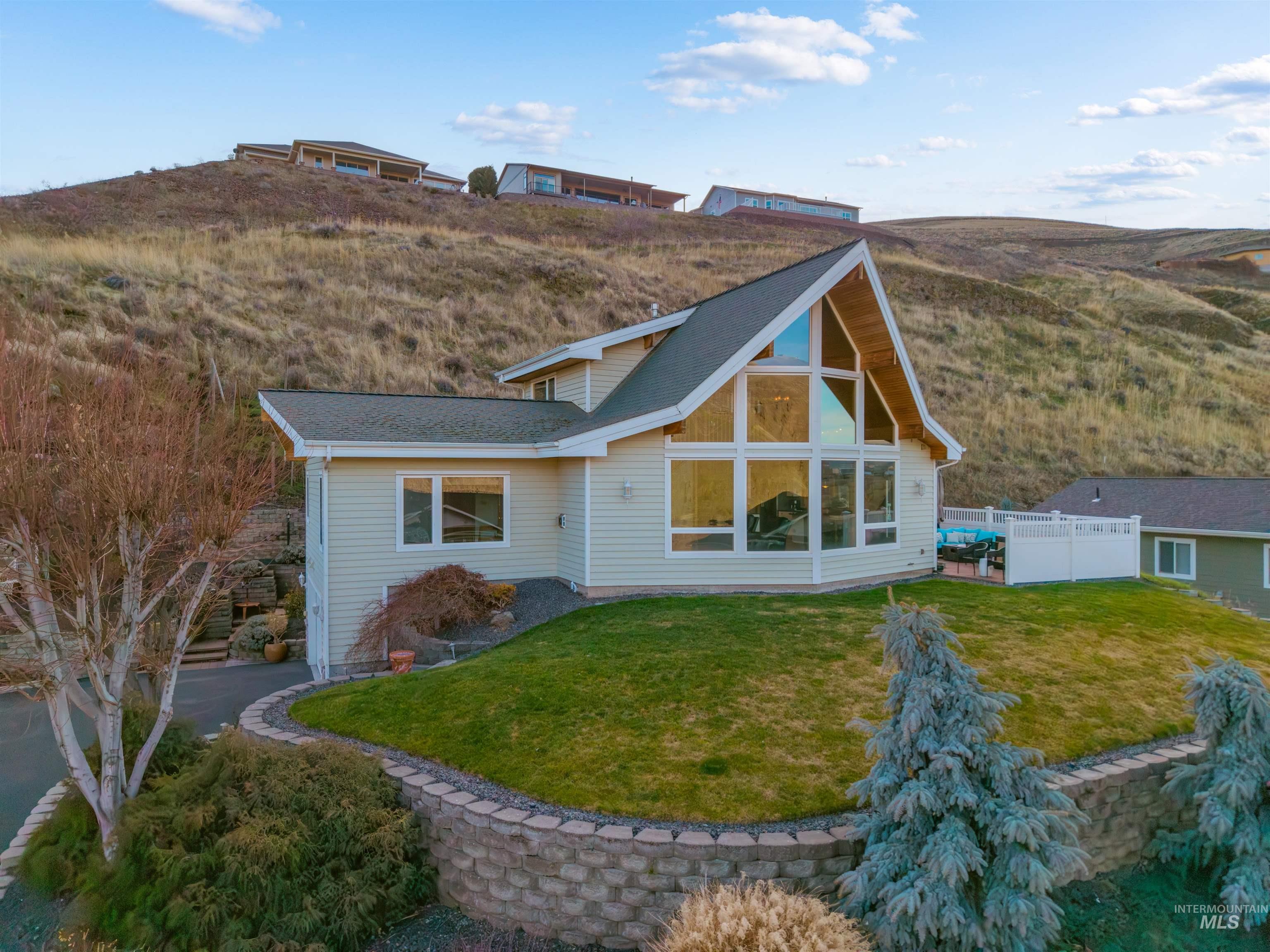 66 Appleford Court, Asotin, Washington 99402, 3 Bedrooms, 3 Bathrooms, Residential For Sale, Price $584,900,MLS 98974419