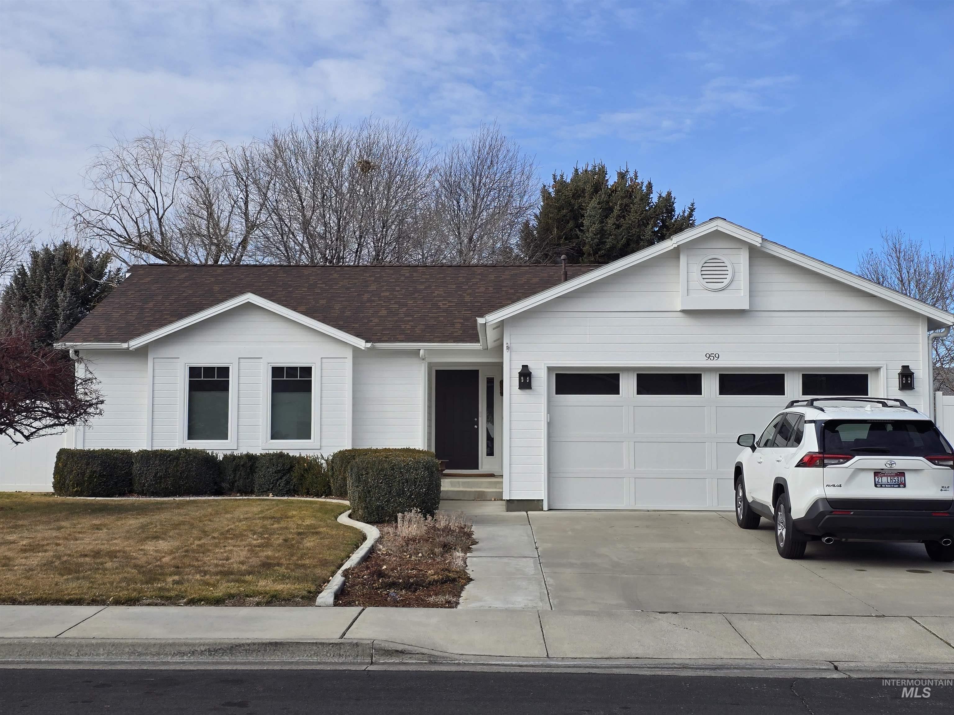 959 Cypress Way, Twin Falls, Idaho 83301-6777, 4 Bedrooms, 2 Bathrooms, Residential For Sale, Price $374,500,MLS 98974420