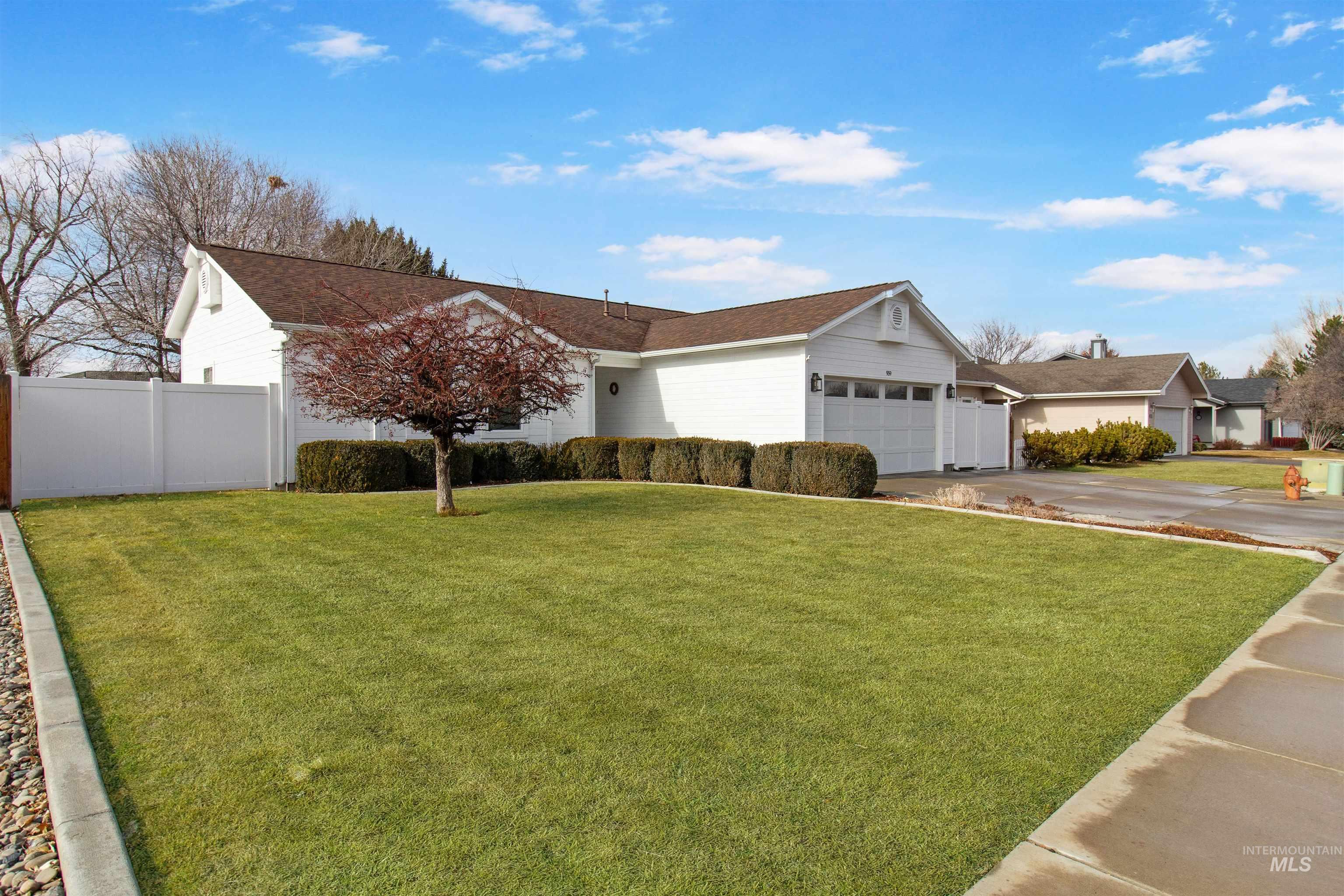 959 Cypress Way, Twin Falls, Idaho 83301-6777, 4 Bedrooms, 2 Bathrooms, Residential For Sale, Price $374,500, 98974420