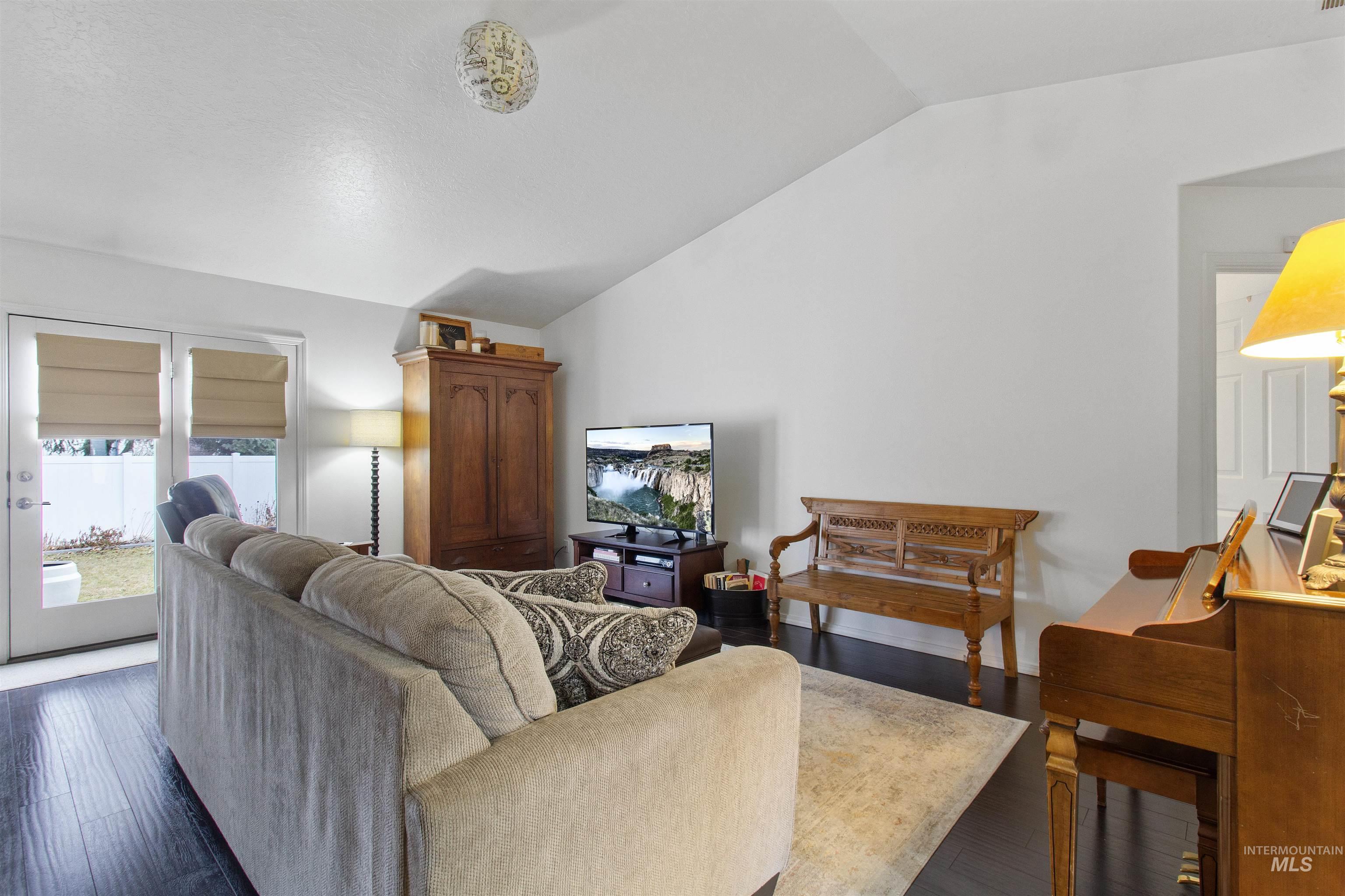 959 Cypress Way, Twin Falls, Idaho 83301-6777, 4 Bedrooms, 2 Bathrooms, Residential For Sale, Price $374,500, 98974420