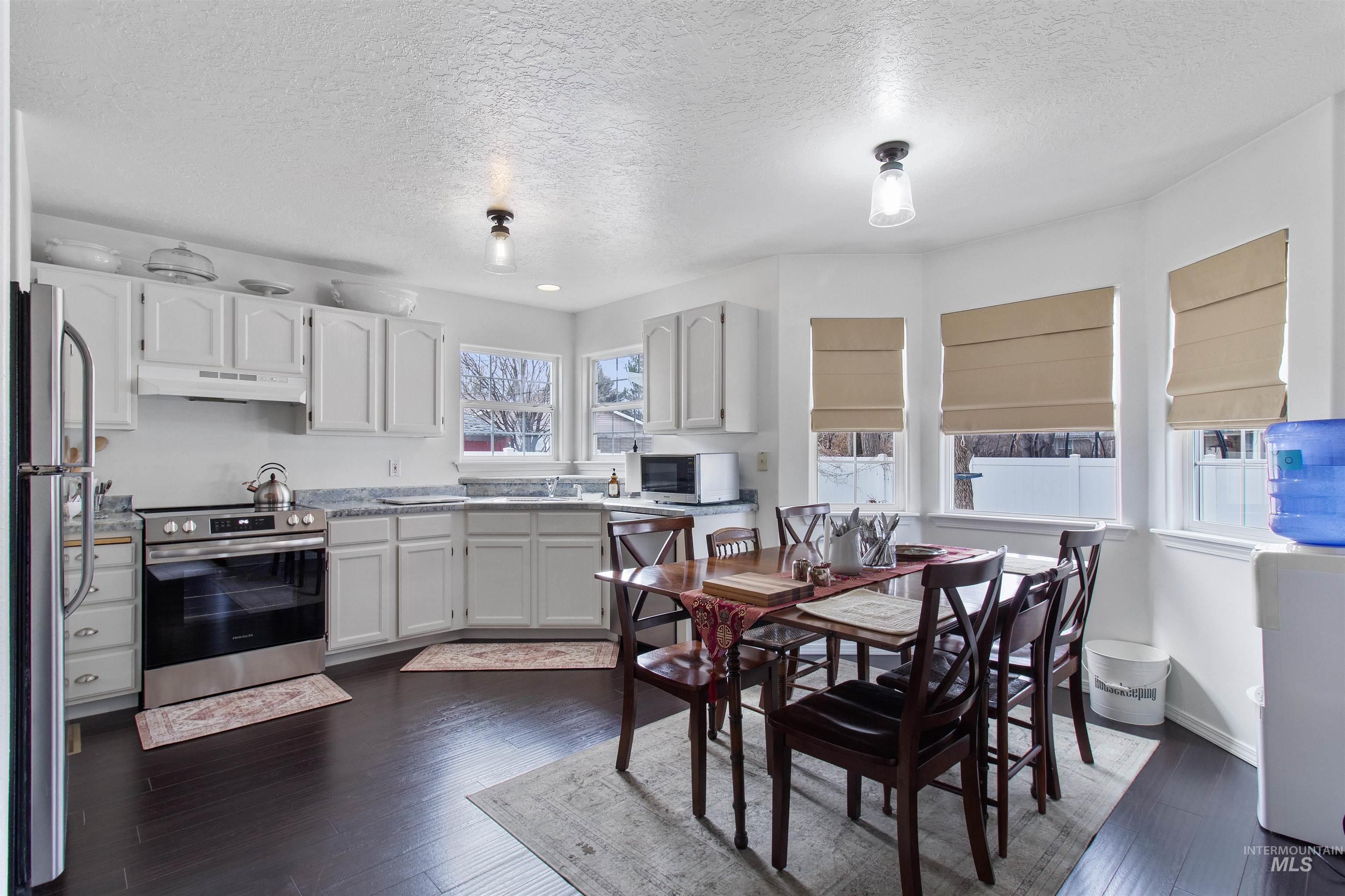 959 Cypress Way, Twin Falls, Idaho 83301-6777, 4 Bedrooms, 2 Bathrooms, Residential For Sale, Price $374,500, 98974420