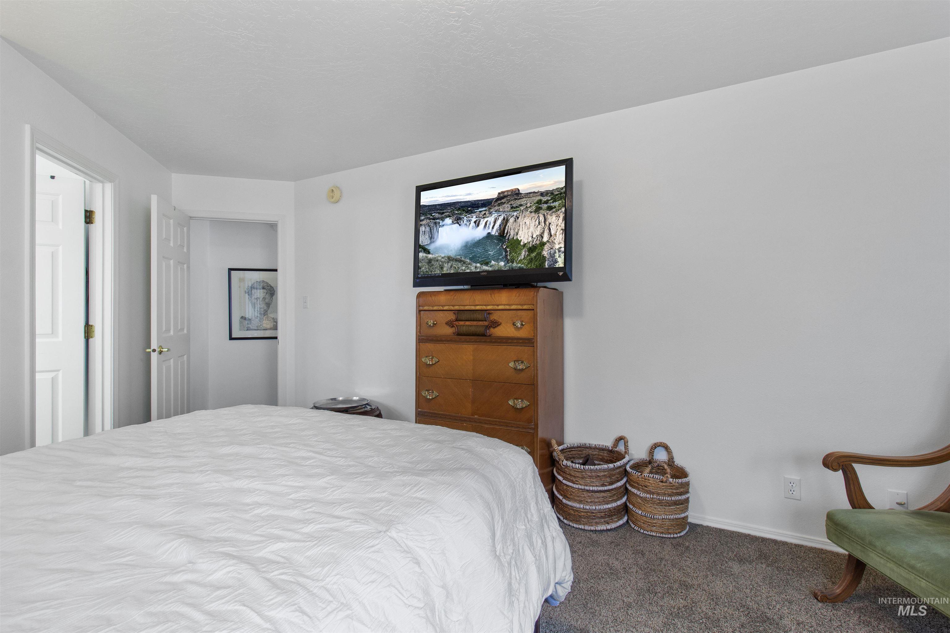 959 Cypress Way, Twin Falls, Idaho 83301-6777, 4 Bedrooms, 2 Bathrooms, Residential For Sale, Price $374,500, 98974420