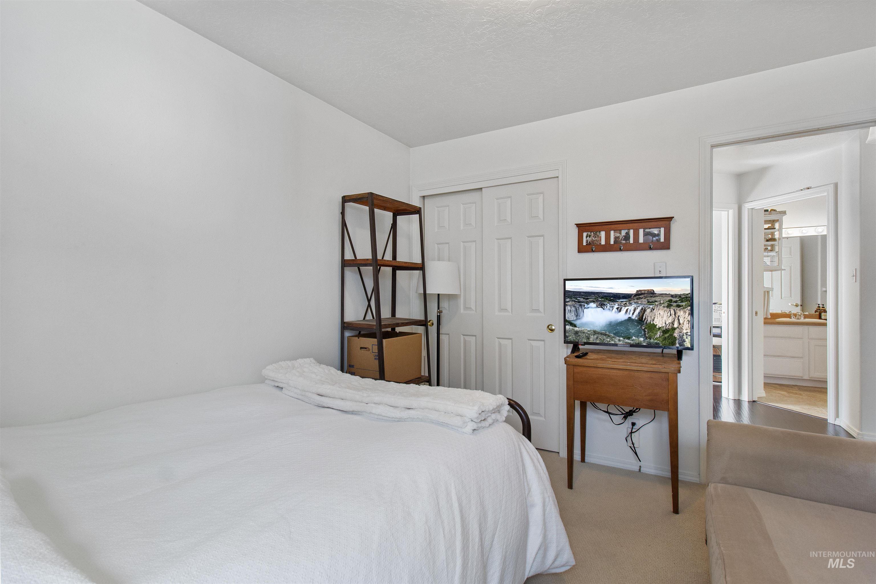 959 Cypress Way, Twin Falls, Idaho 83301-6777, 4 Bedrooms, 2 Bathrooms, Residential For Sale, Price $374,500, 98974420