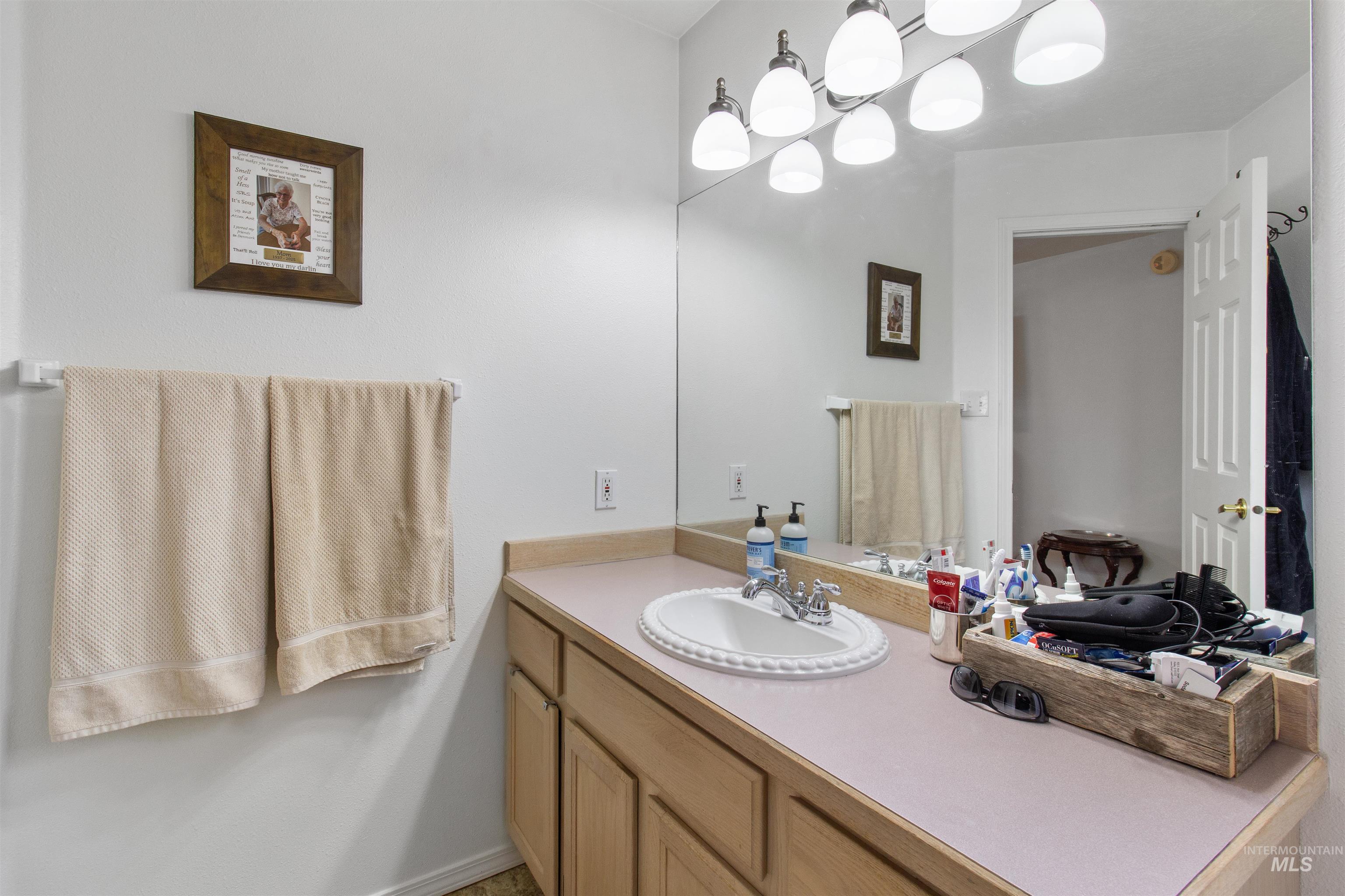 959 Cypress Way, Twin Falls, Idaho 83301-6777, 4 Bedrooms, 2 Bathrooms, Residential For Sale, Price $374,500, 98974420