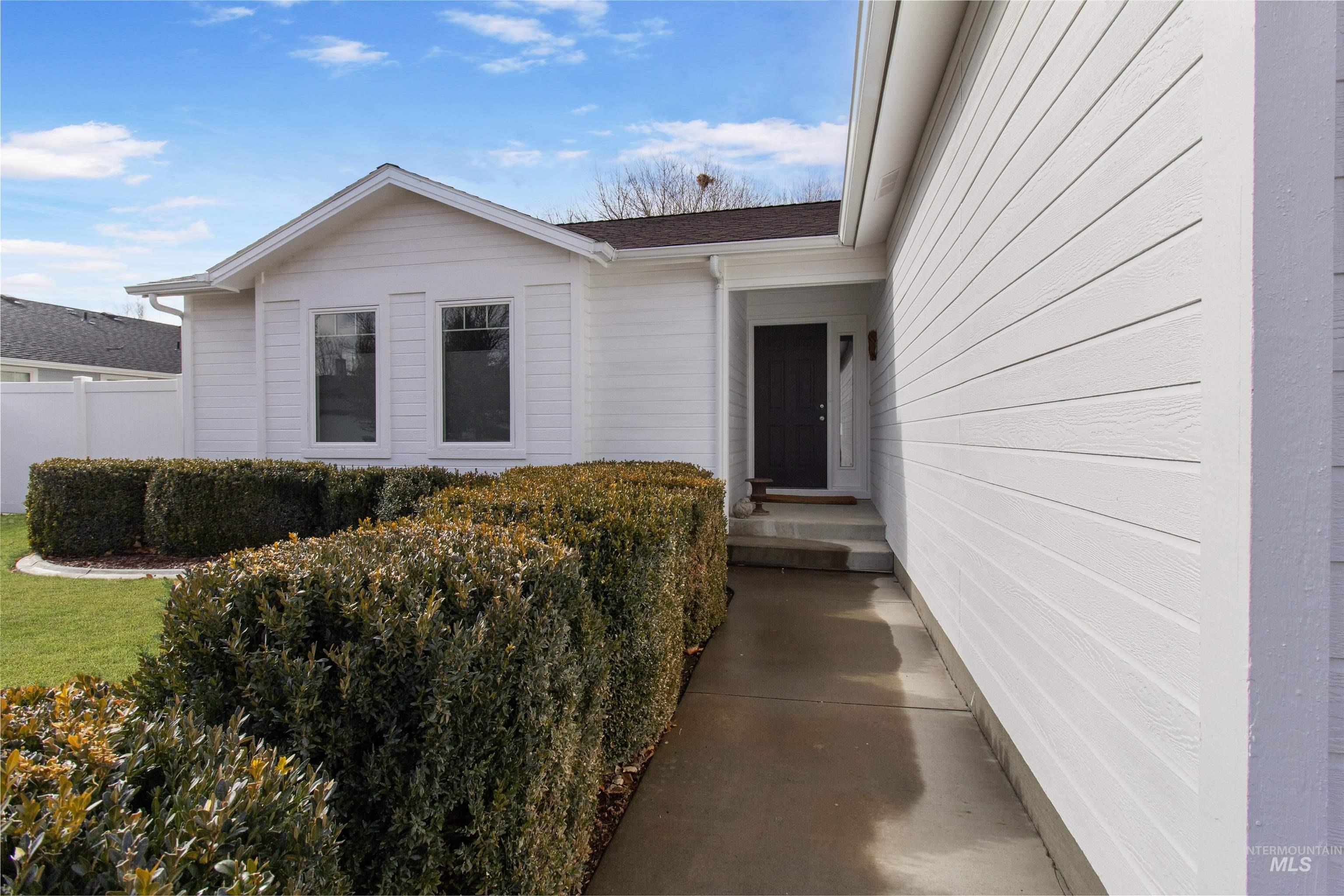 959 Cypress Way, Twin Falls, Idaho 83301-6777, 4 Bedrooms, 2 Bathrooms, Residential For Sale, Price $374,500, 98974420