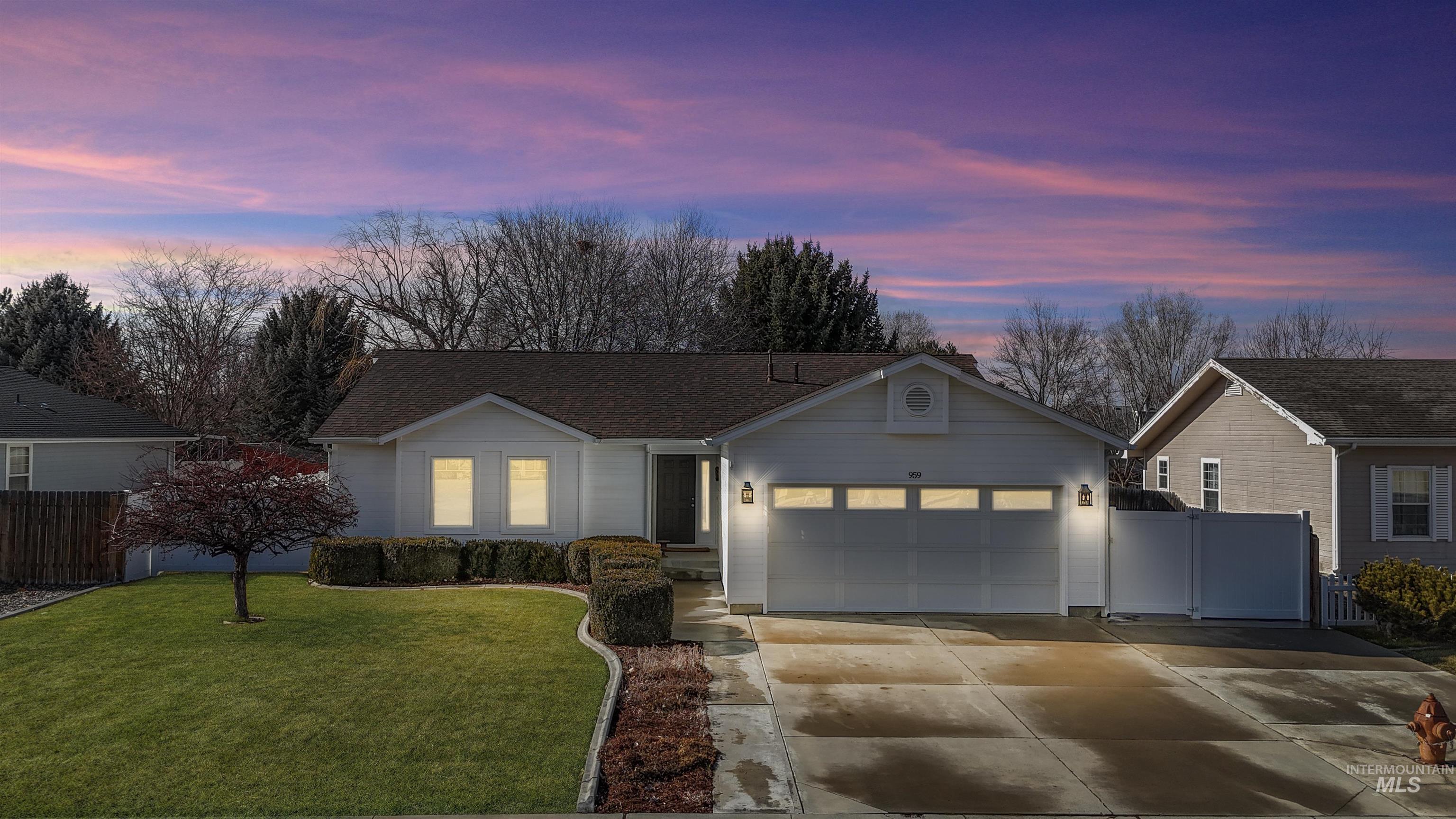 959 Cypress Way, Twin Falls, Idaho 83301-6777, 4 Bedrooms, 2 Bathrooms, Residential For Sale, Price $374,500, 98974420