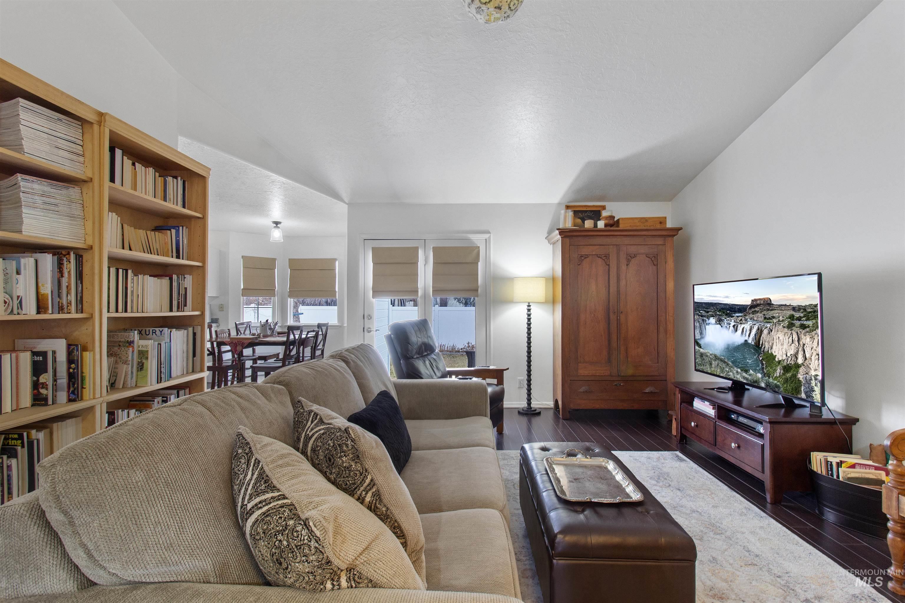 959 Cypress Way, Twin Falls, Idaho 83301-6777, 4 Bedrooms, 2 Bathrooms, Residential For Sale, Price $374,500, 98974420