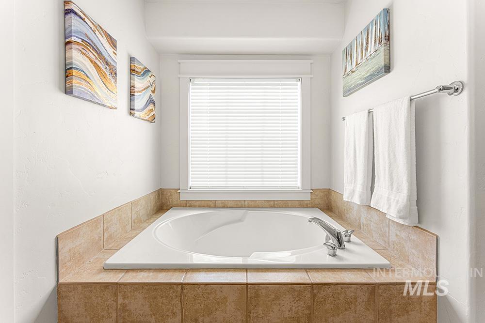 1708 E Sagemoor Dr, Meridian, Idaho 83642, 4 Bedrooms, 2.5 Bathrooms, Residential For Sale, Price $485,000,MLS 98974428