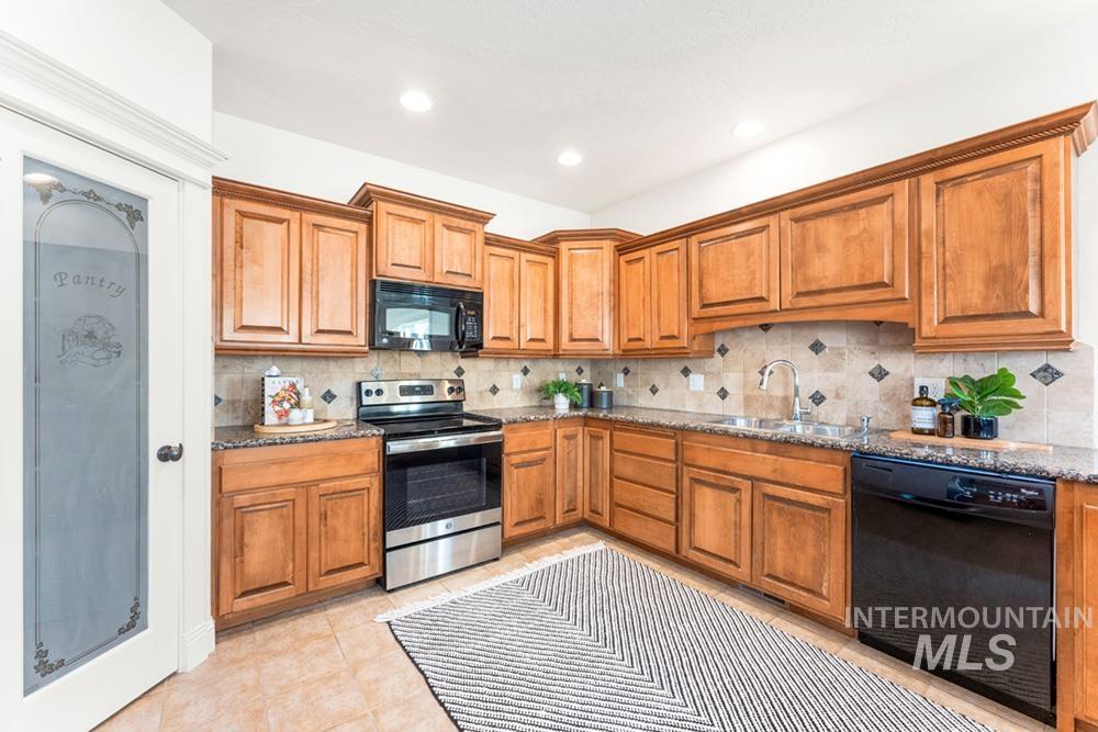 1708 E Sagemoor Dr, Meridian, Idaho 83642, 4 Bedrooms, 2.5 Bathrooms, Residential For Sale, Price $485,000,MLS 98974428