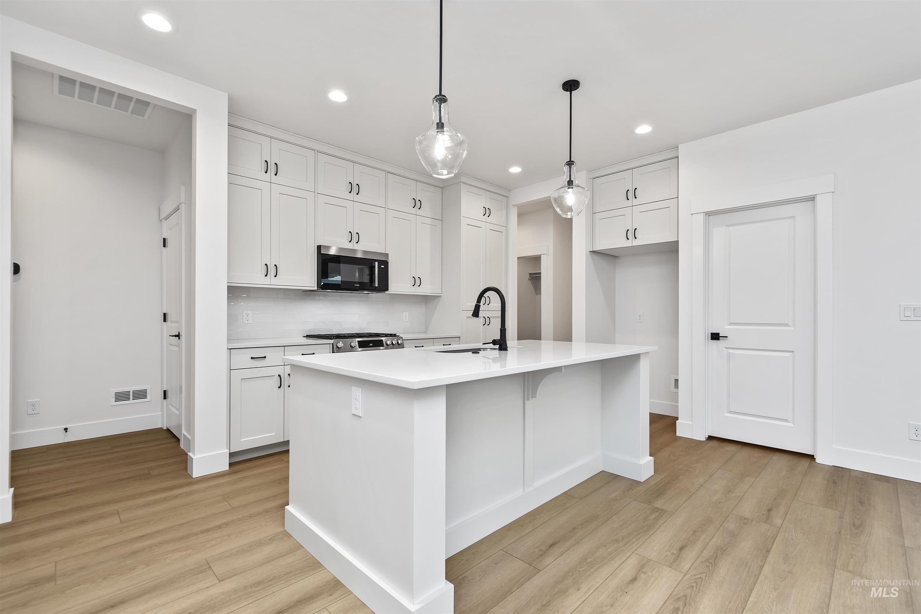 11186 S Corballis Ln., Kuna, Idaho 83634, 3 Bedrooms, 2 Bathrooms, Residential For Sale, Price $484,880,MLS 98974433