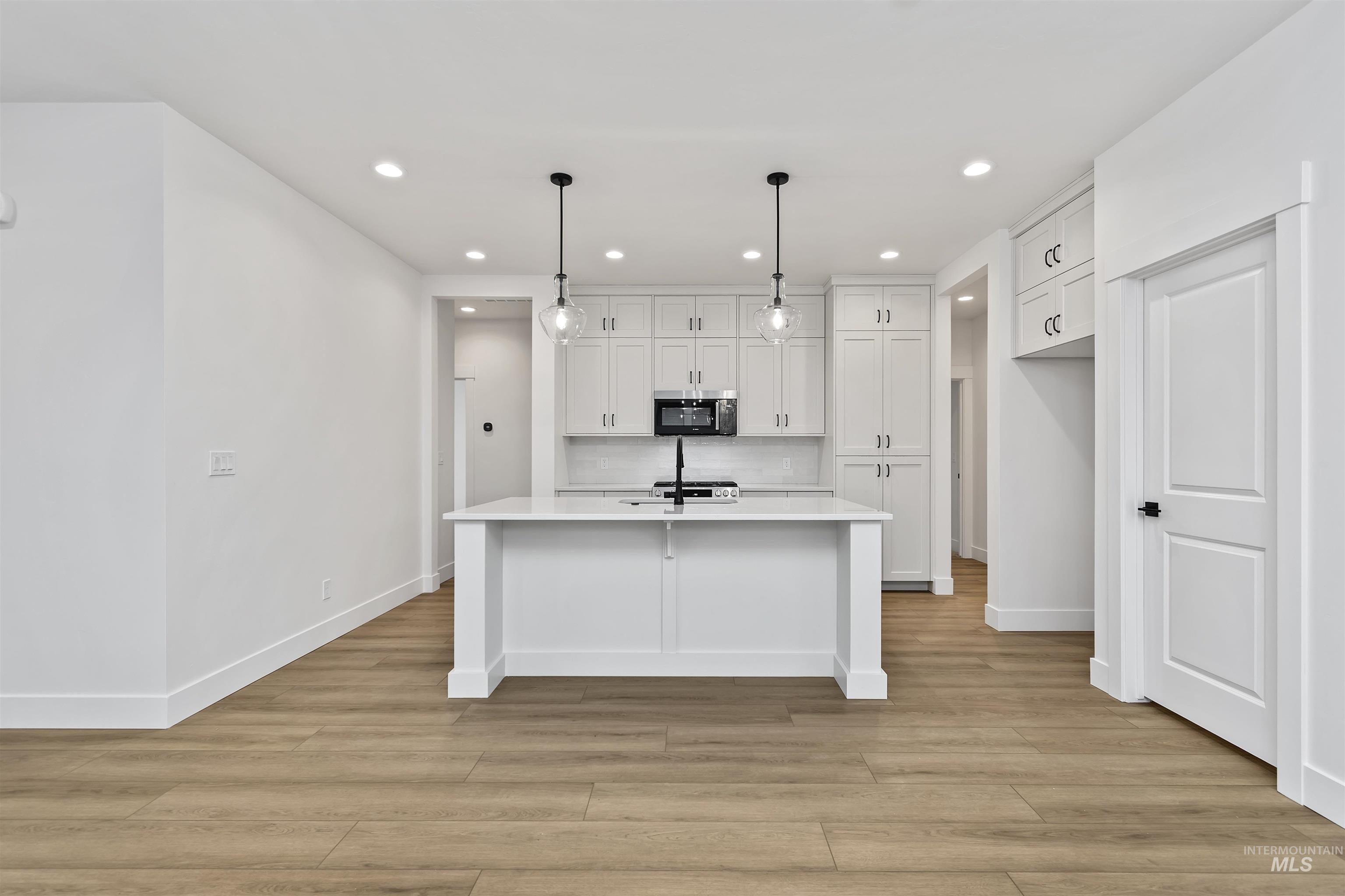 11186 S Corballis Ln., Kuna, Idaho 83634, 3 Bedrooms, 2 Bathrooms, Residential For Sale, Price $484,880,MLS 98974433