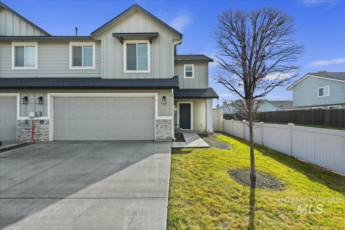 975 W Apple Pine St, Meridian, Idaho 83646-6058, 3 Bedrooms, 2.5 Bathrooms, Residential For Sale, Price $384,990,MLS 98974434