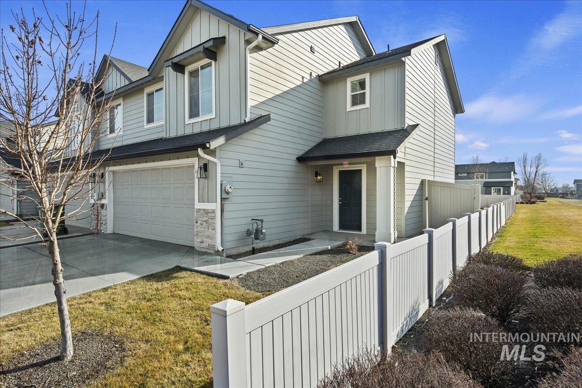 975 W Apple Pine St, Meridian, Idaho 83646-6058, 3 Bedrooms, 2.5 Bathrooms, Residential For Sale, Price $384,990,MLS 98974434