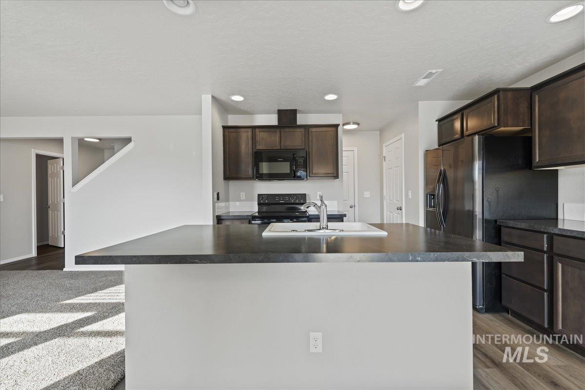 975 W Apple Pine St, Meridian, Idaho 83646-6058, 3 Bedrooms, 2.5 Bathrooms, Residential For Sale, Price $384,990,MLS 98974434