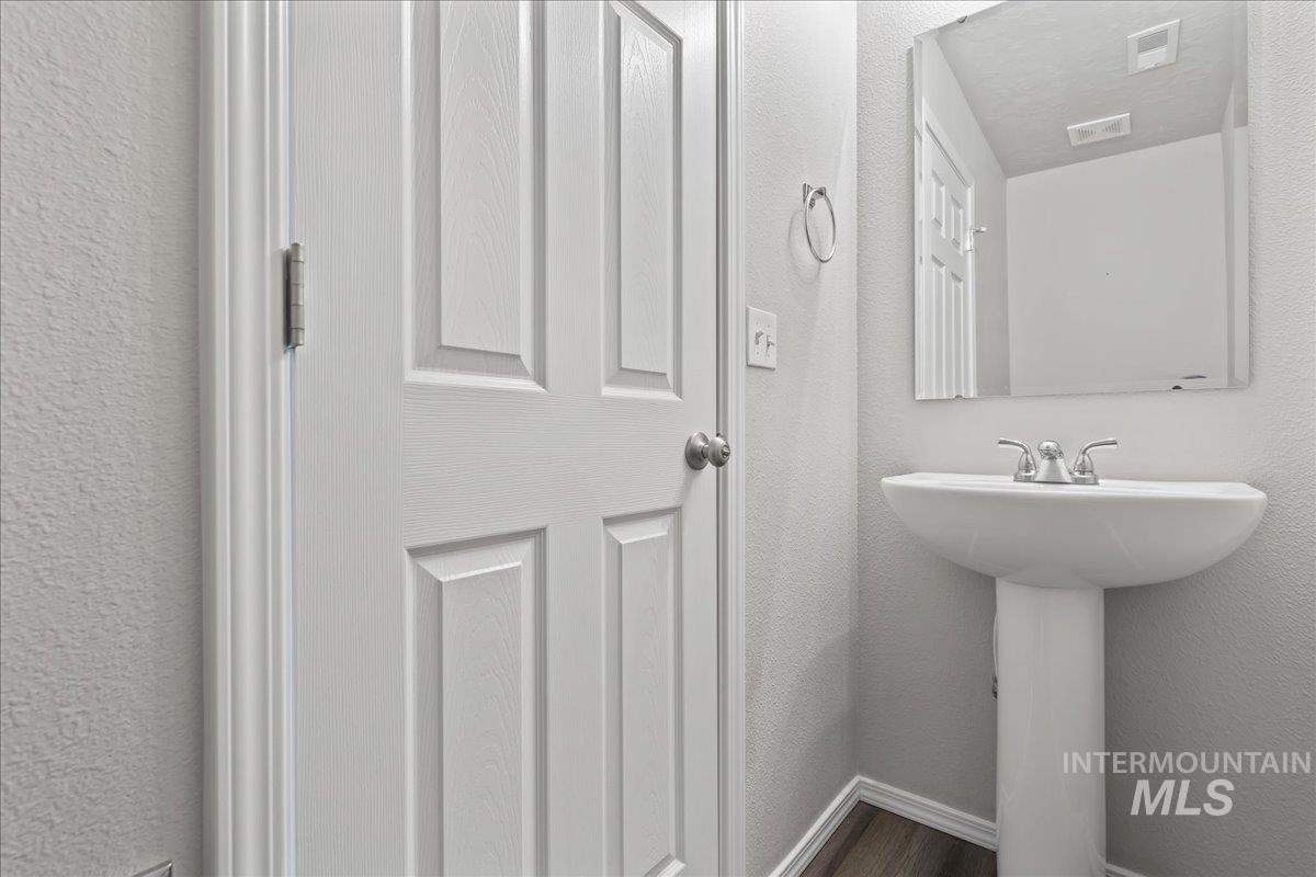 975 W Apple Pine St, Meridian, Idaho 83646-6058, 3 Bedrooms, 2.5 Bathrooms, Residential For Sale, Price $384,990,MLS 98974434