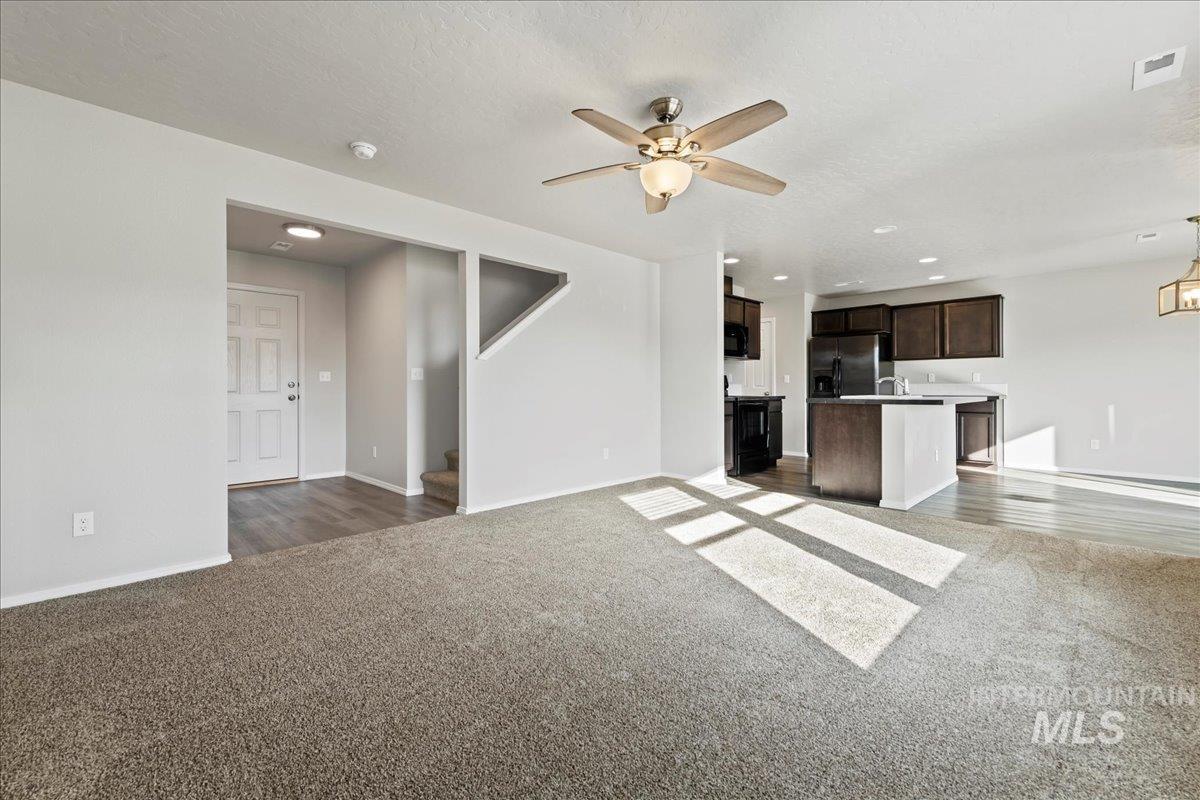 975 W Apple Pine St, Meridian, Idaho 83646-6058, 3 Bedrooms, 2.5 Bathrooms, Residential For Sale, Price $384,990,MLS 98974434