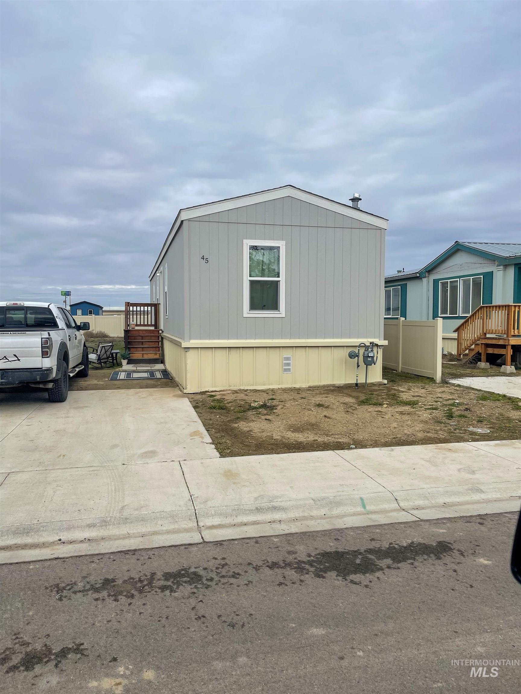 684 SE 10th St, Ontario, Oregon 97914, 3 Bedrooms, 2 Bathrooms, Residential For Sale, Price $125,000,MLS 98974435