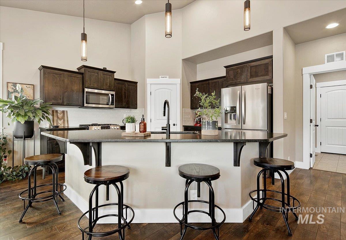 20557 N Glenisla Avenue, Boise, Idaho 83714, 3 Bedrooms, 2 Bathrooms, Residential For Sale, Price $625,000,MLS 98974436