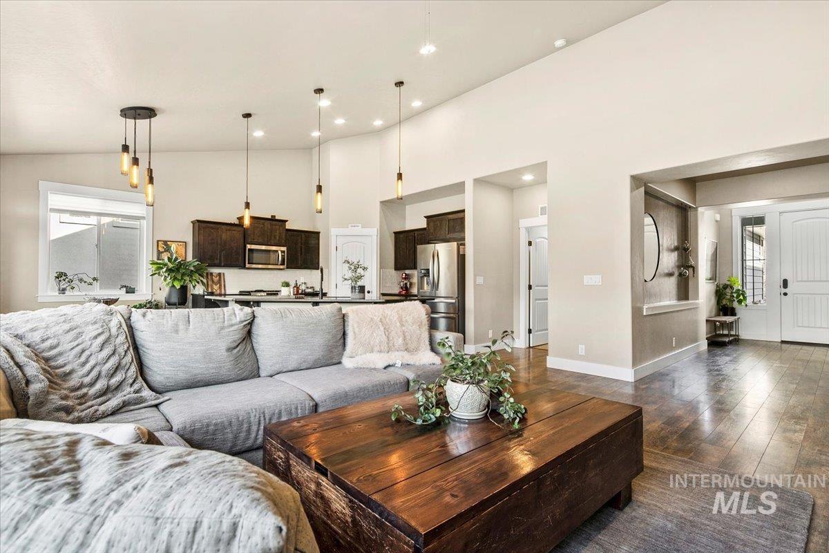 20557 N Glenisla Avenue, Boise, Idaho 83714, 3 Bedrooms, 2 Bathrooms, Residential For Sale, Price $579,999, 98974436