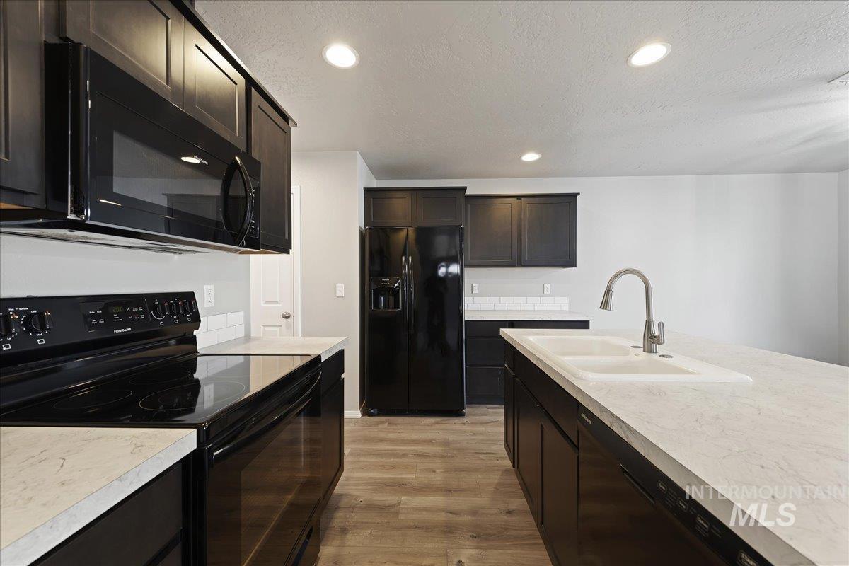 850 W Woodpine St, Meridian, Idaho 83646-6060, 3 Bedrooms, 2.5 Bathrooms, Residential For Sale, Price $384,990,MLS 98974440