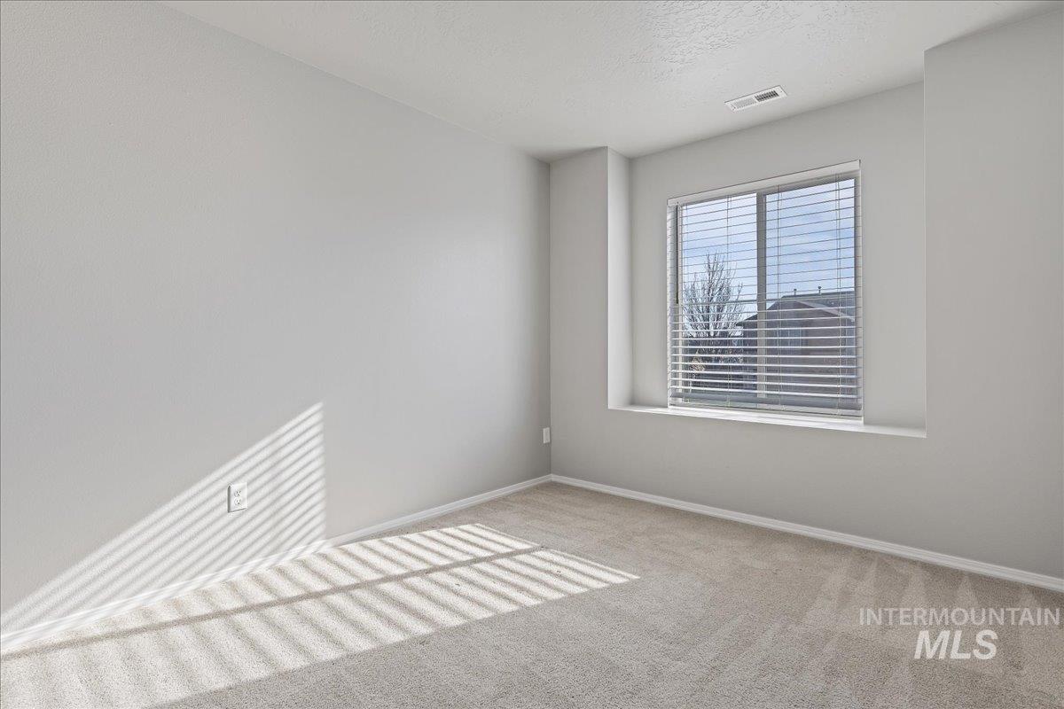 850 W Woodpine St, Meridian, Idaho 83646-6060, 3 Bedrooms, 2.5 Bathrooms, Residential For Sale, Price $384,990,MLS 98974440