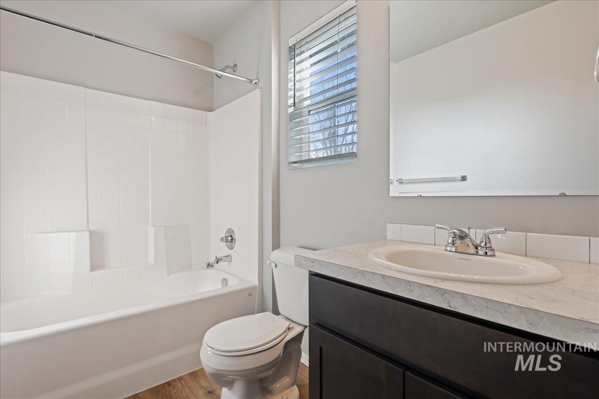 850 W Woodpine St, Meridian, Idaho 83646-6060, 3 Bedrooms, 2.5 Bathrooms, Residential For Sale, Price $384,990,MLS 98974440