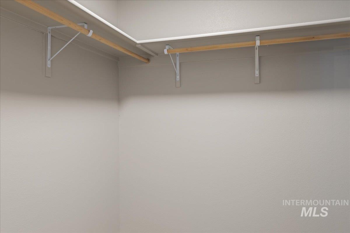 850 W Woodpine St, Meridian, Idaho 83646-6060, 3 Bedrooms, 2.5 Bathrooms, Residential For Sale, Price $384,990,MLS 98974440