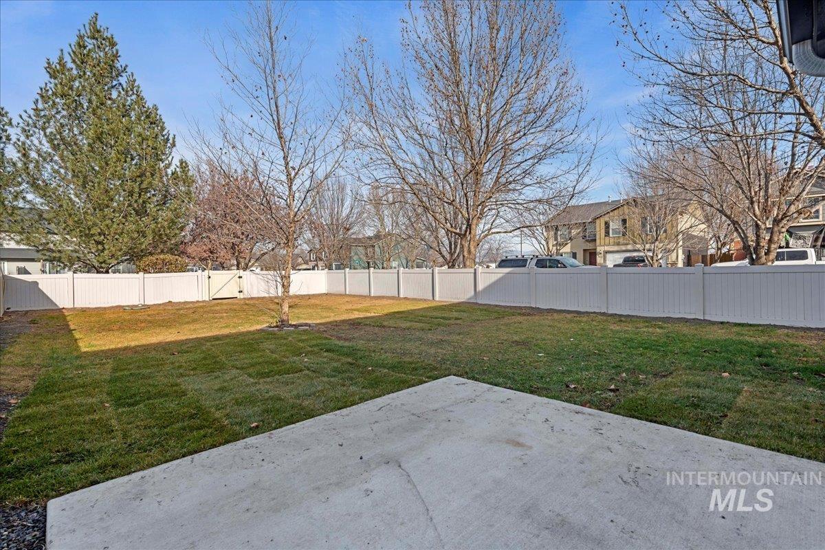 850 W Woodpine St, Meridian, Idaho 83646-6060, 3 Bedrooms, 2.5 Bathrooms, Residential For Sale, Price $384,990,MLS 98974440