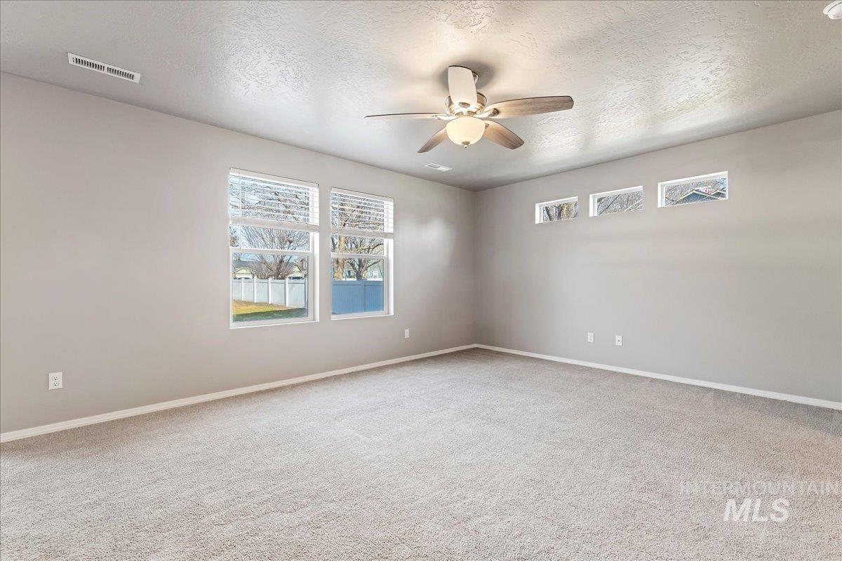 850 W Woodpine St, Meridian, Idaho 83646-6060, 3 Bedrooms, 2.5 Bathrooms, Residential For Sale, Price $384,990,MLS 98974440