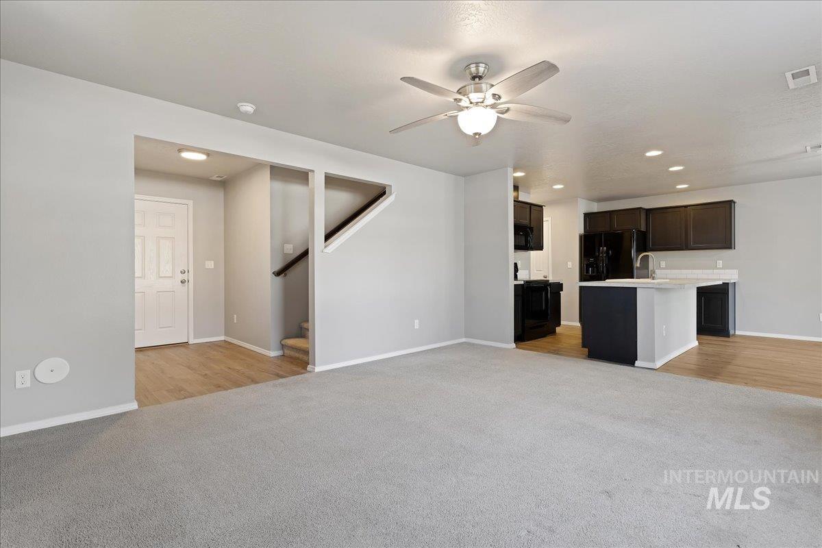 850 W Woodpine St, Meridian, Idaho 83646-6060, 3 Bedrooms, 2.5 Bathrooms, Residential For Sale, Price $384,990,MLS 98974440