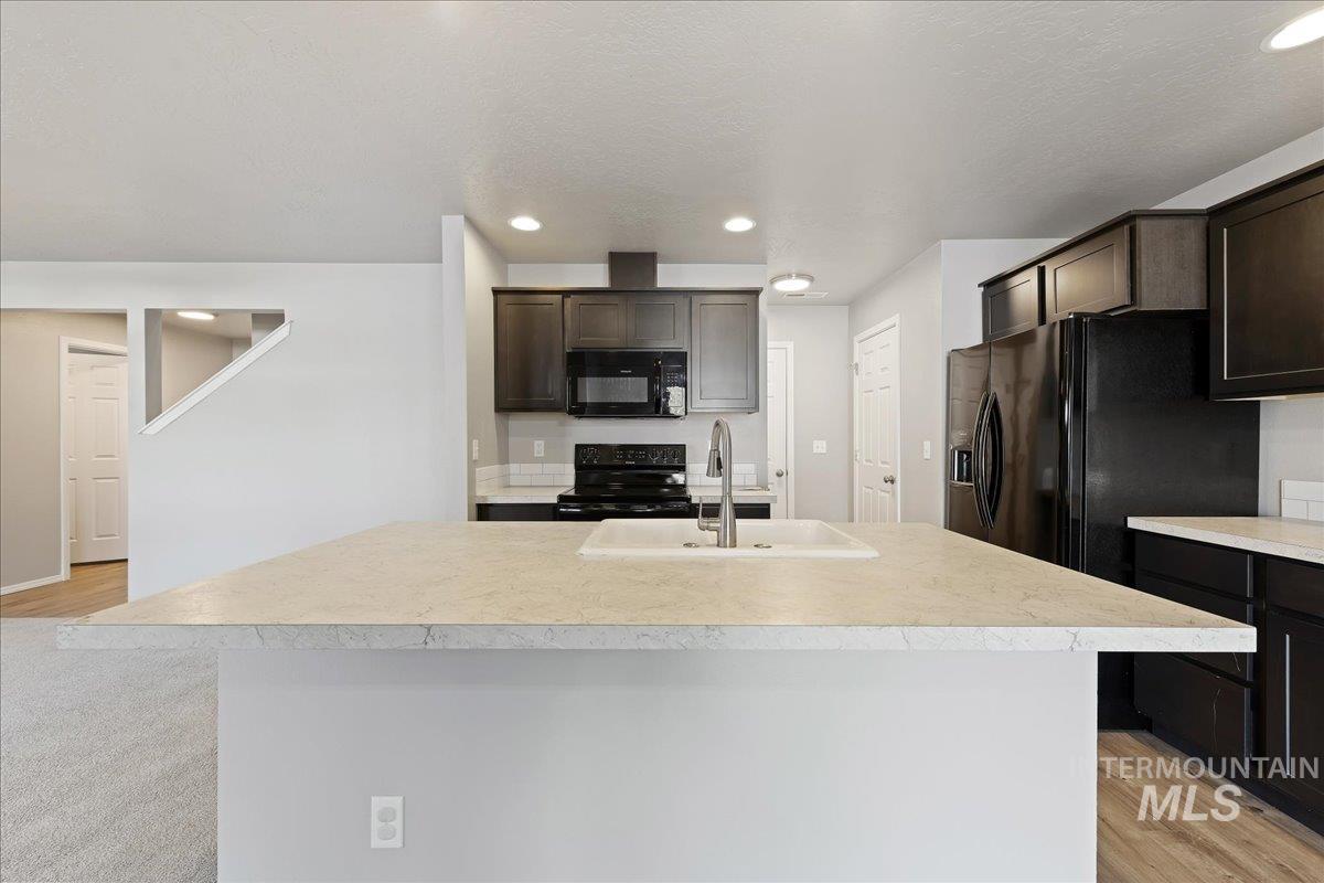 850 W Woodpine St, Meridian, Idaho 83646-6060, 3 Bedrooms, 2.5 Bathrooms, Residential For Sale, Price $384,990,MLS 98974440