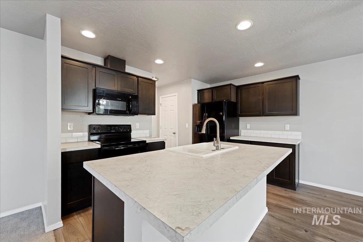 850 W Woodpine St, Meridian, Idaho 83646-6060, 3 Bedrooms, 2.5 Bathrooms, Residential For Sale, Price $384,990,MLS 98974440