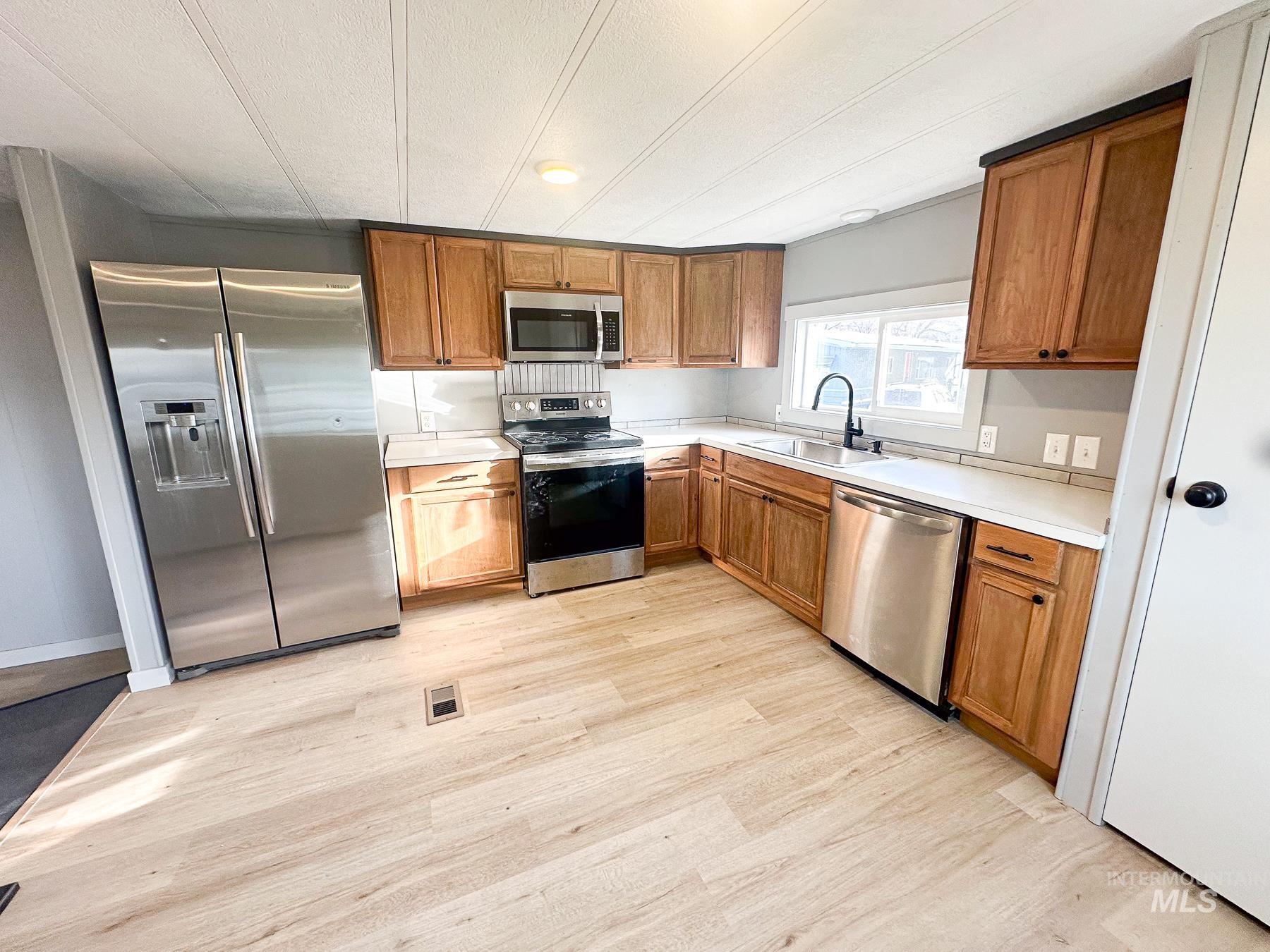 5285 N Glen, Boise, Idaho 83714, 2 Bedrooms, 1 Bathroom, Residential For Sale, Price $59,900, 98974443