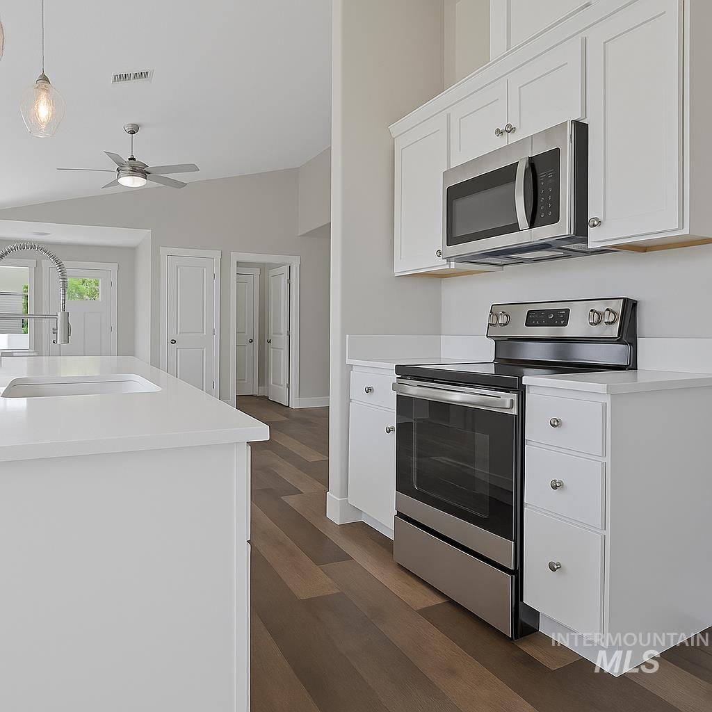 1902 Oregon Lane, Caldwell, Idaho 83605, 3 Bedrooms, 2 Bathrooms, Residential For Sale, Price $399,999,MLS 98974445