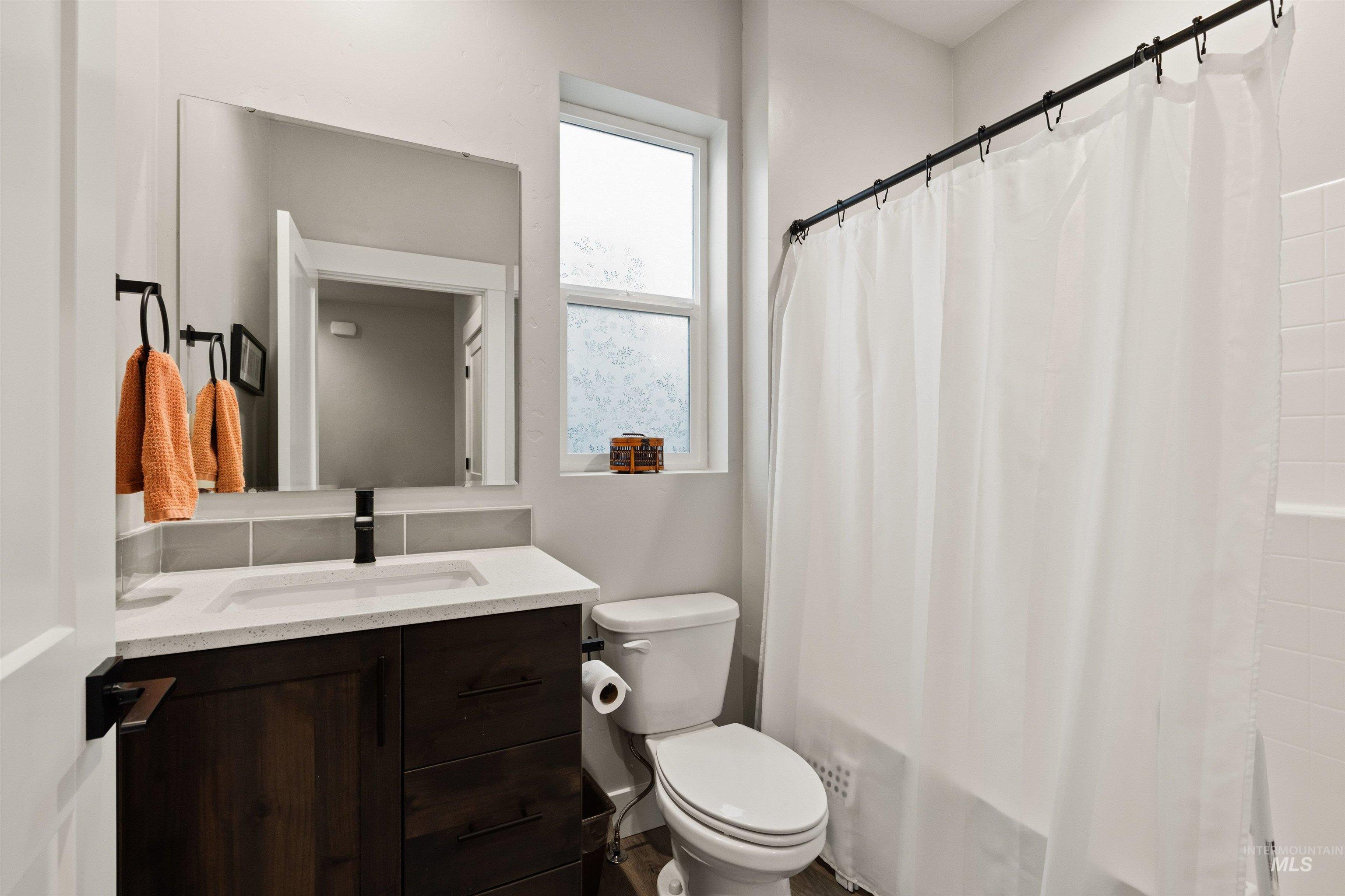 34 N Sagehen Lane, Nampa, Idaho 83651, 2 Bedrooms, 2 Bathrooms, Residential For Sale, Price $330,000,MLS 98974449